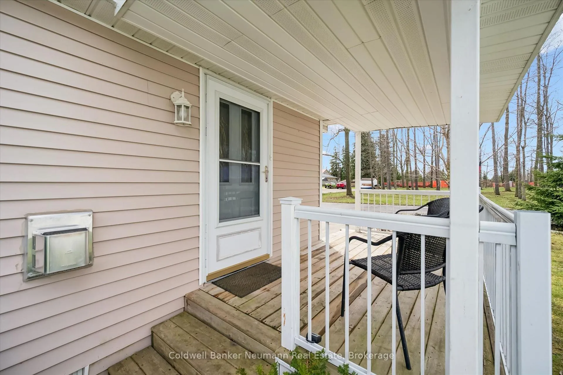 Photo 3 of 401 Teak Trail, Centre Wellington, Rural Centre Wellington East — HOMEH