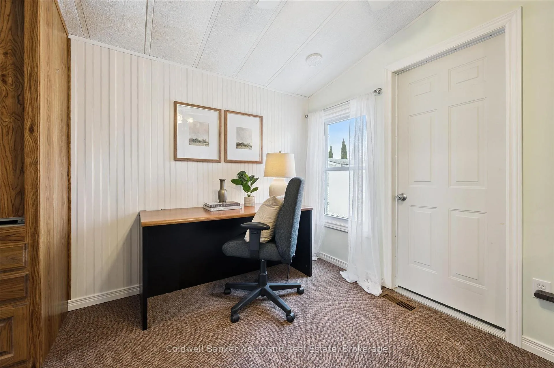 Photo 14 of 401 Teak Trail, Centre Wellington, Rural Centre Wellington East — HOMEH