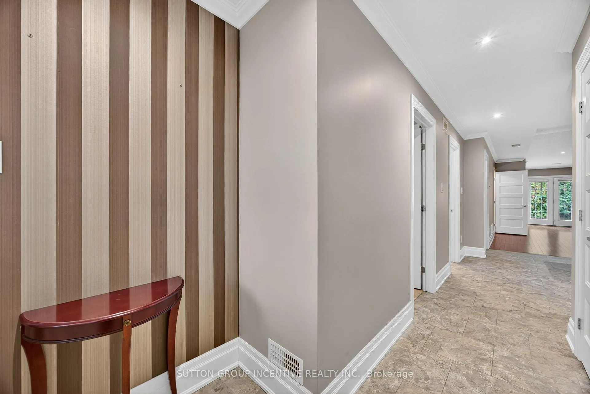 Photo 4 of 53 Clover Crescent, Wasaga Beach — HOMEH
