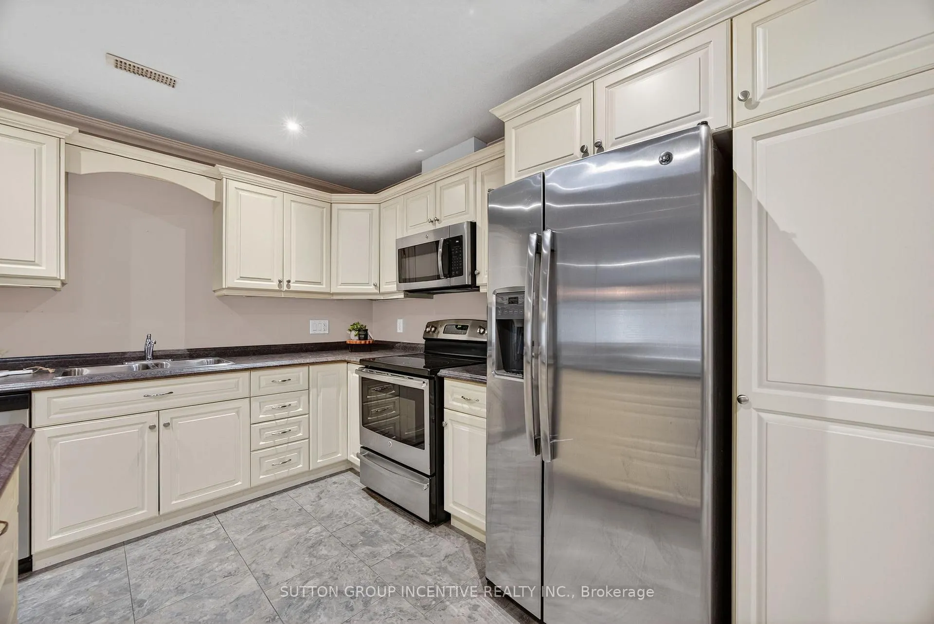 Photo 11 of 53 Clover Crescent, Wasaga Beach — HOMEH