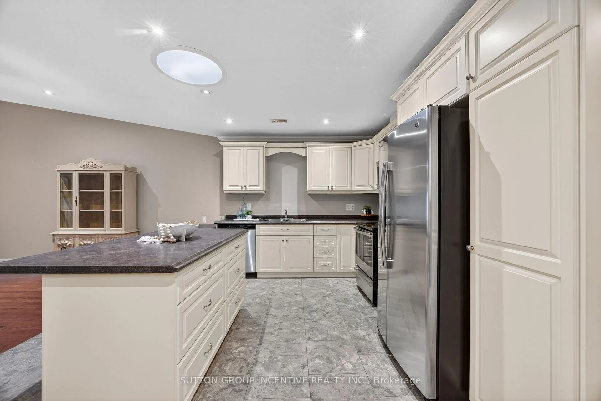 Photo 12 of 53 Clover Crescent, Wasaga Beach — HOMEH