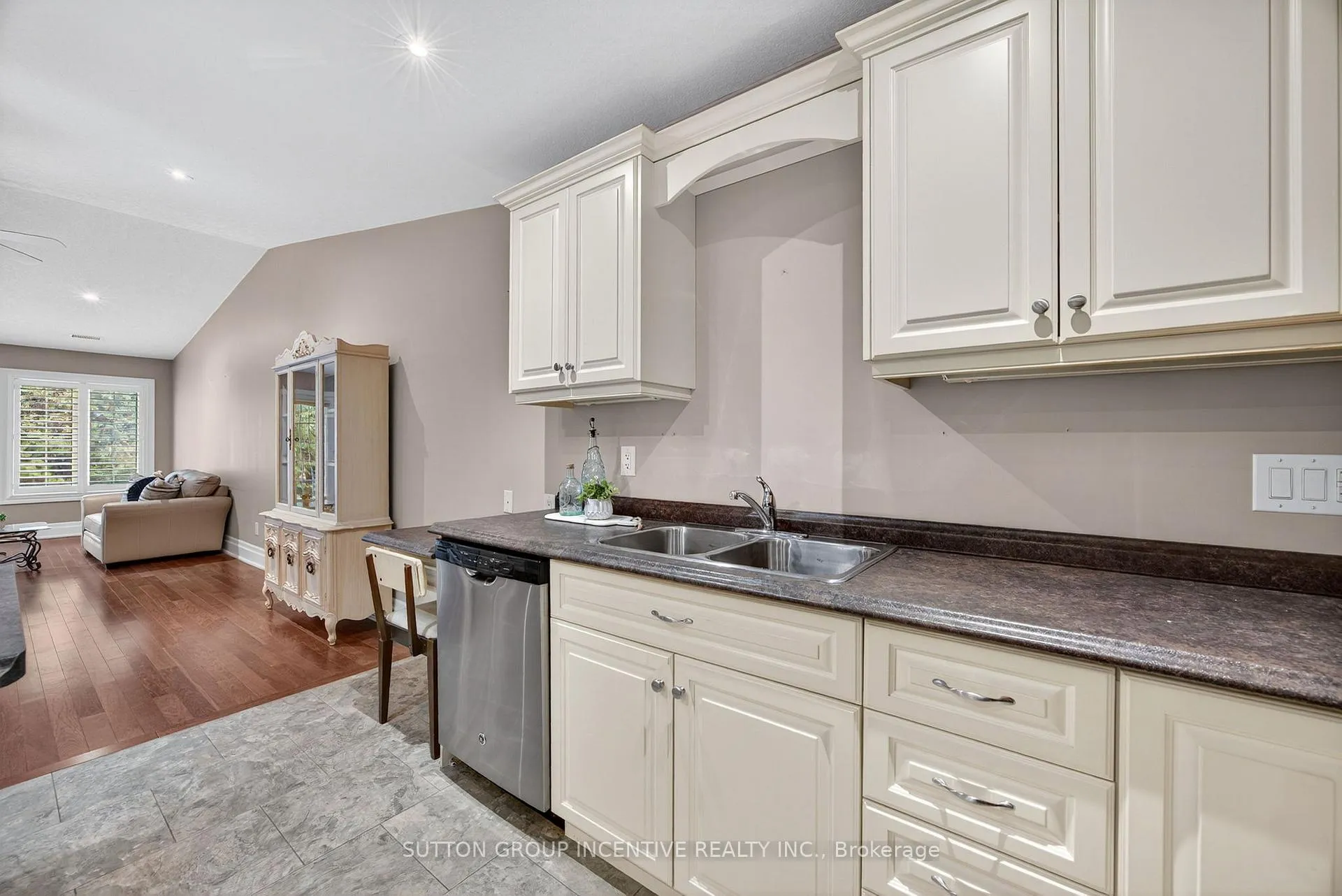 Photo 13 of 53 Clover Crescent, Wasaga Beach — HOMEH