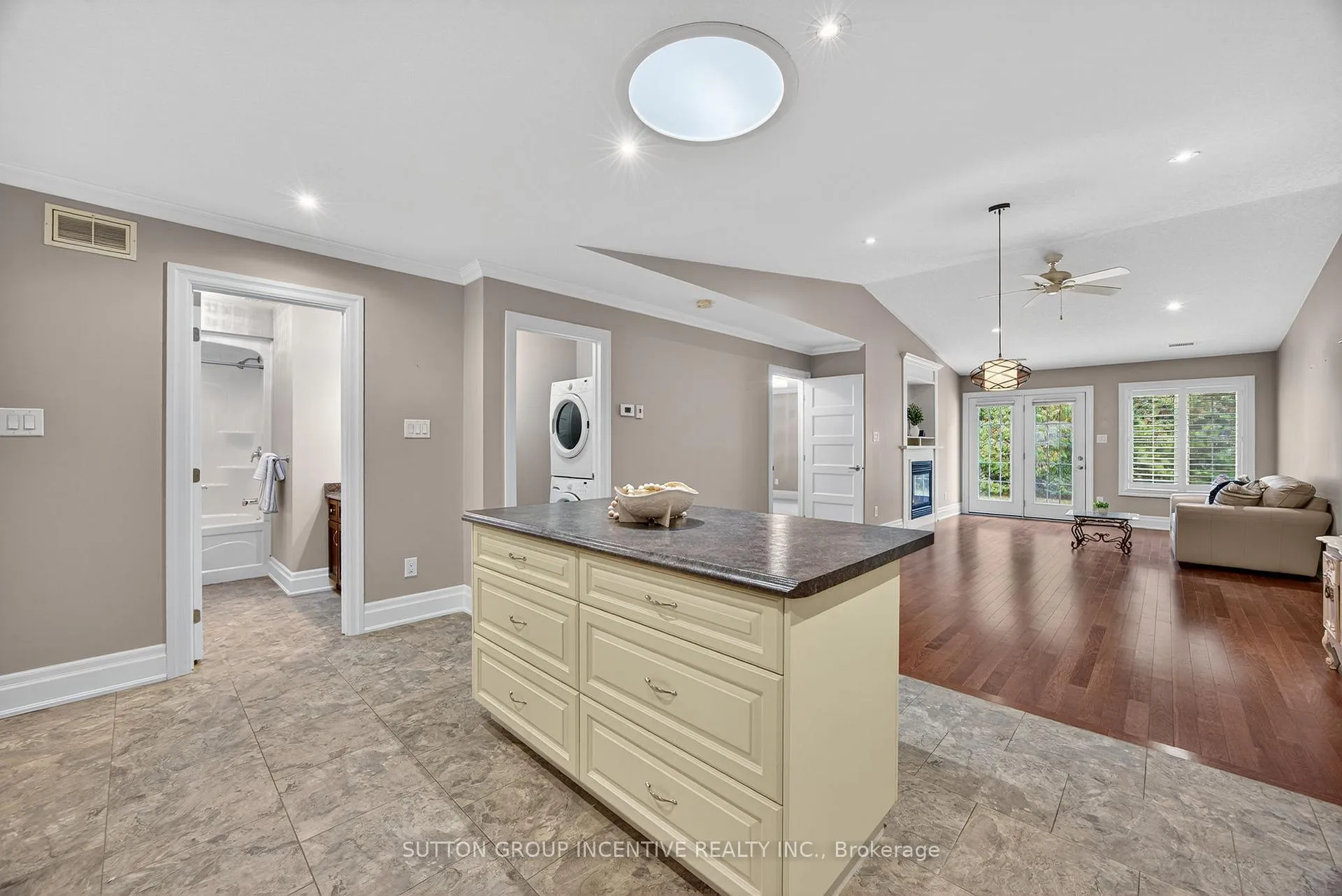 Photo 14 of 53 Clover Crescent, Wasaga Beach — HOMEH