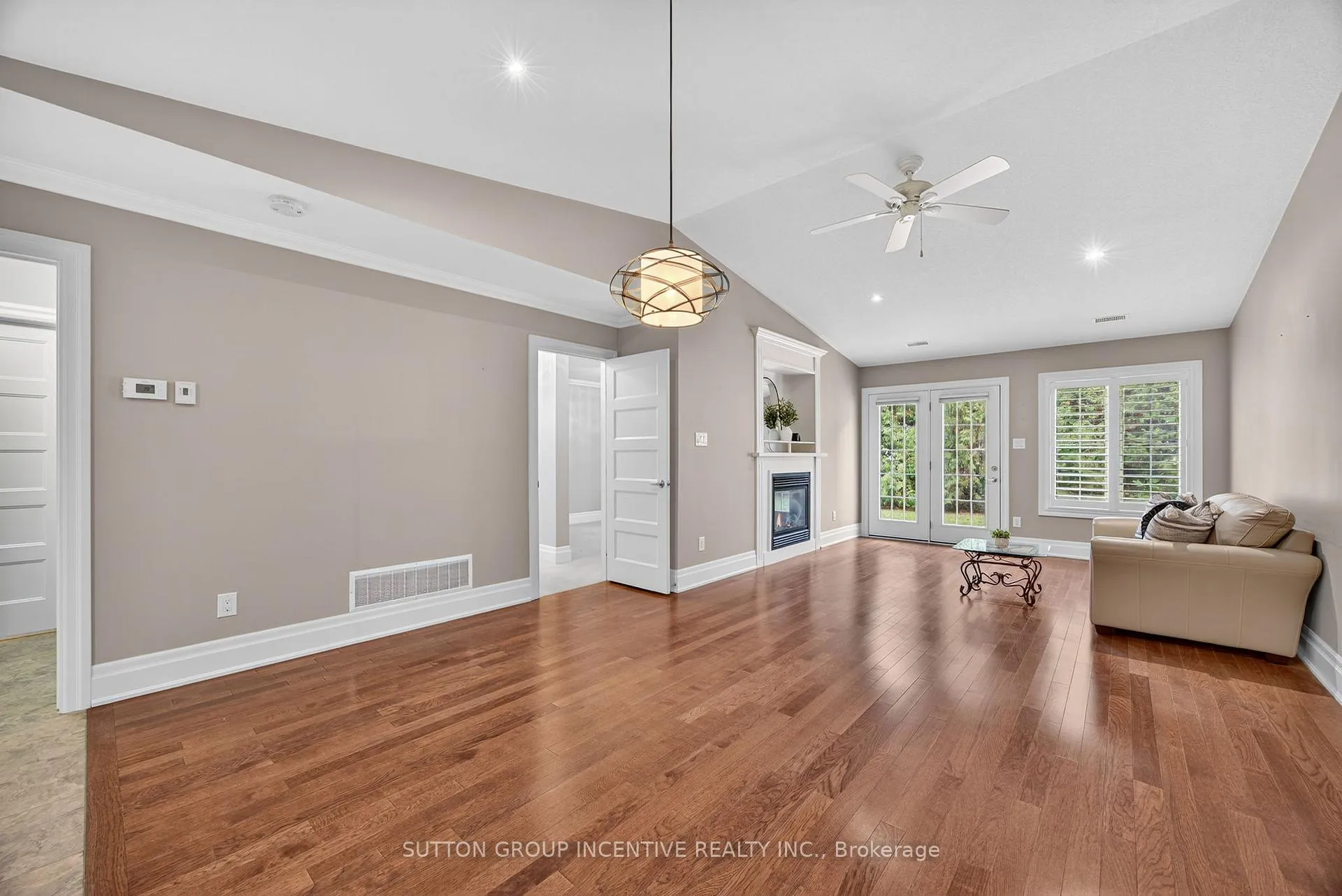 Photo 15 of 53 Clover Crescent, Wasaga Beach — HOMEH