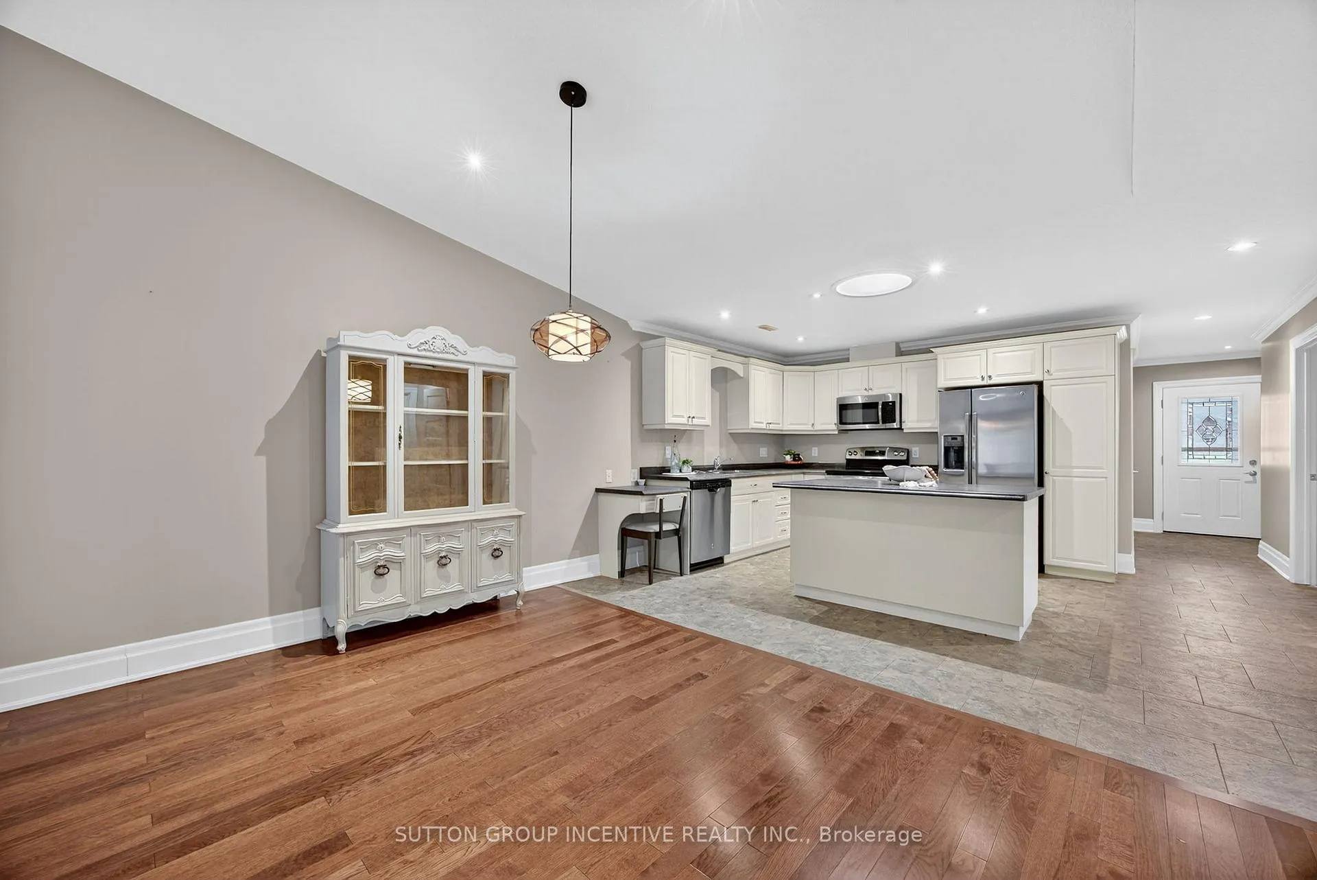 Photo 17 of 53 Clover Crescent, Wasaga Beach — HOMEH