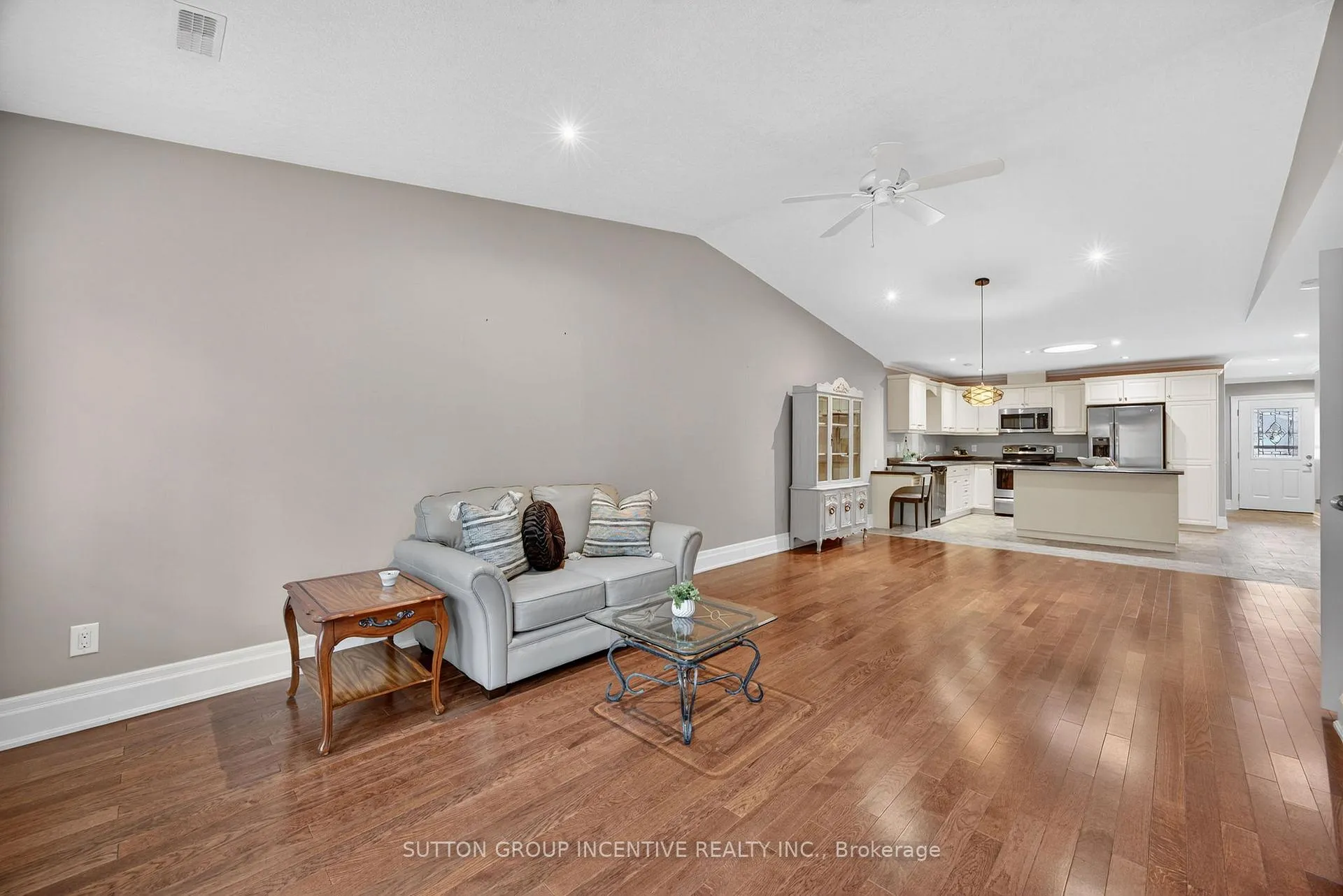 Photo 23 of 53 Clover Crescent, Wasaga Beach — HOMEH