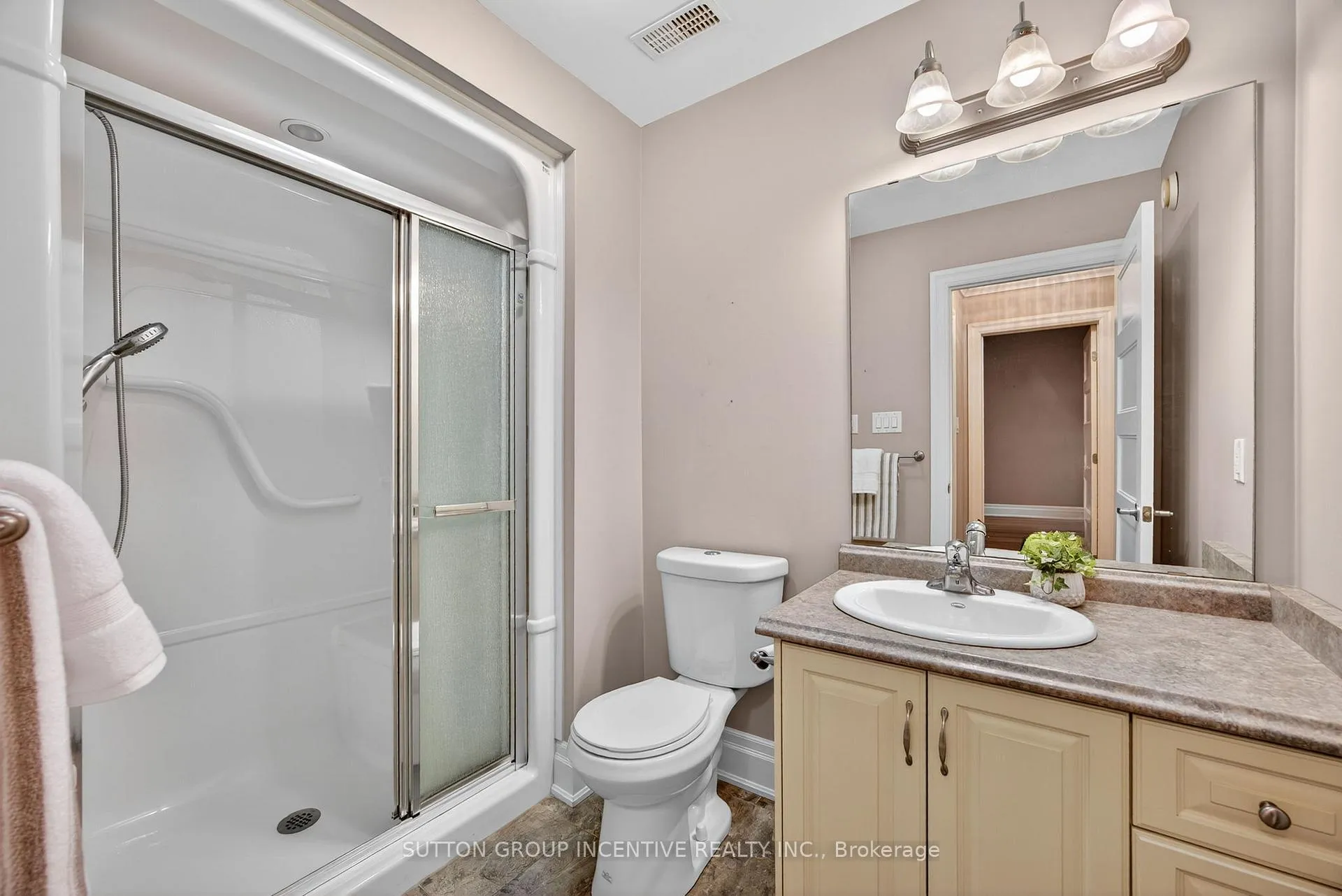Photo 24 of 53 Clover Crescent, Wasaga Beach — HOMEH