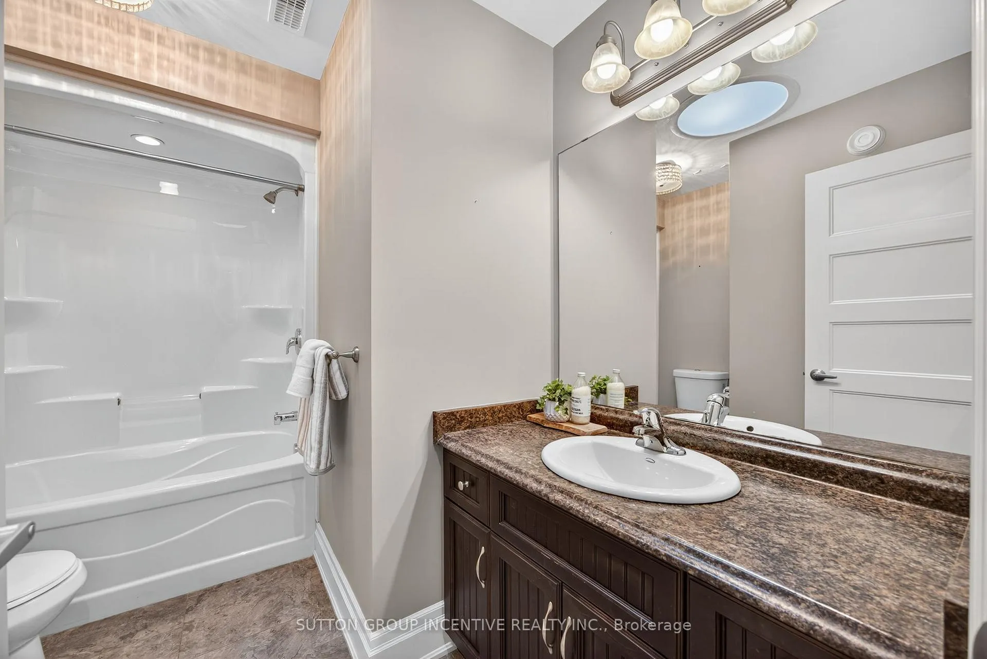 Photo 28 of 53 Clover Crescent, Wasaga Beach — HOMEH