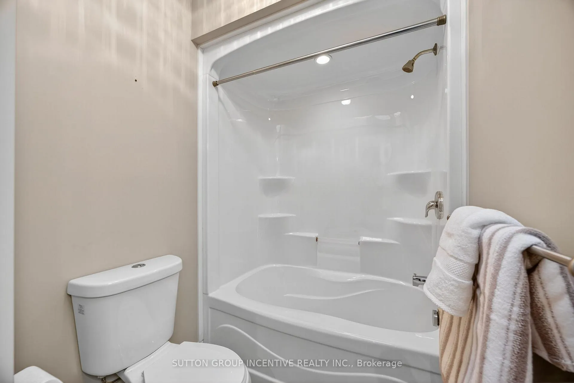 Photo 31 of 53 Clover Crescent, Wasaga Beach — HOMEH