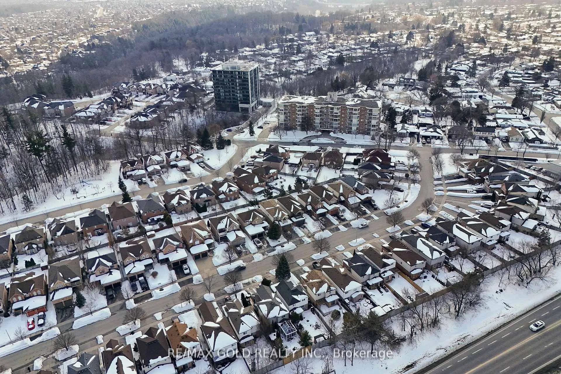 Photo 3 of 18 Russell Street, Halton Hills, Georgetown — HOMEH