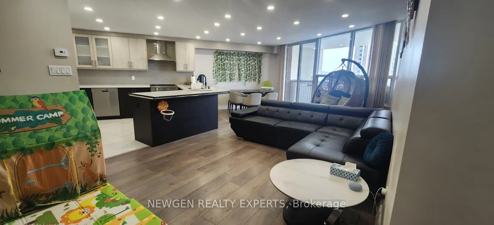 Photo 2 of Unit 1411, 60 Pavane Linkway, Toronto, Flemingdon Park — HOMEH