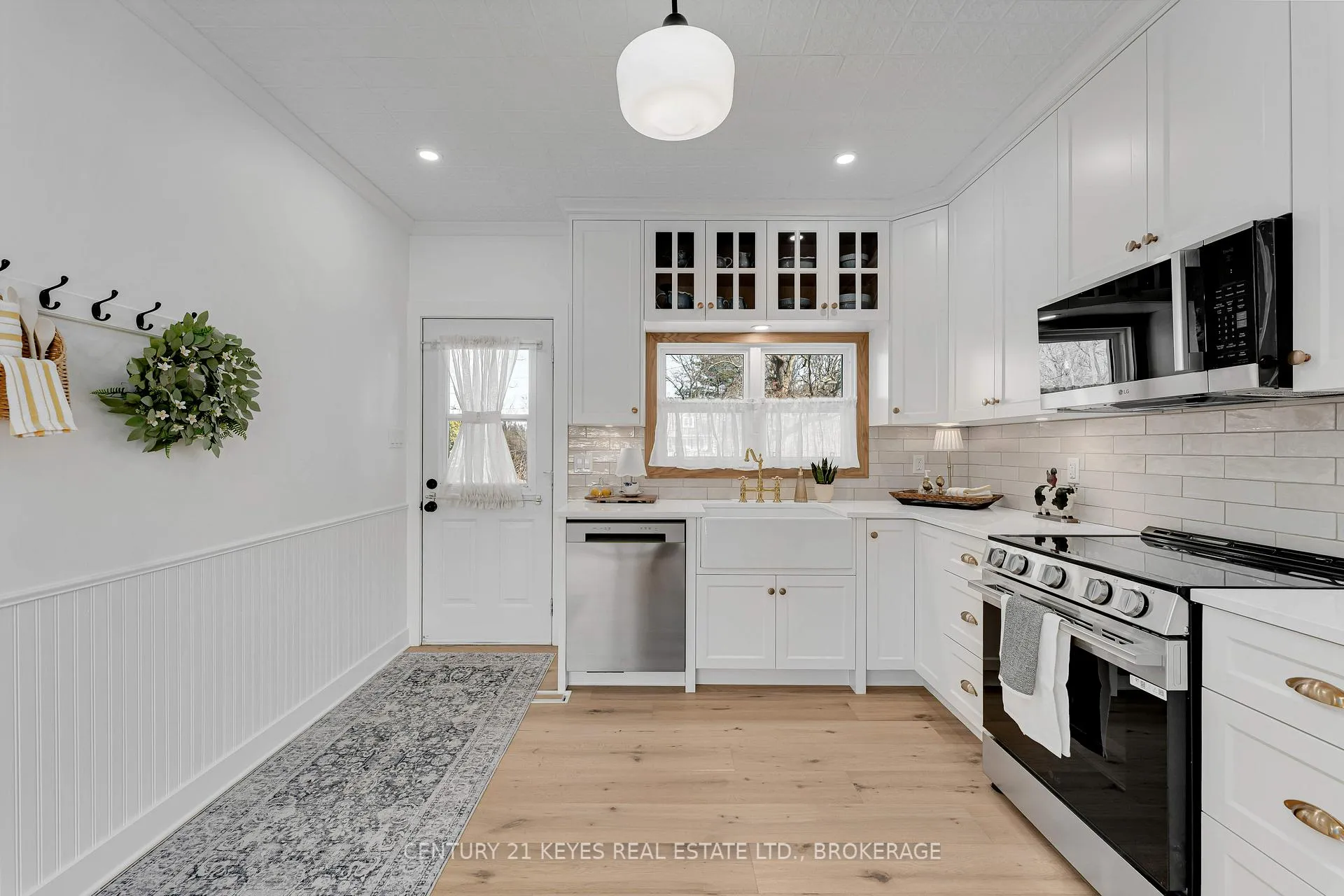 Photo 23 of 13 Windsor Drive E, Gananoque — HOMEH