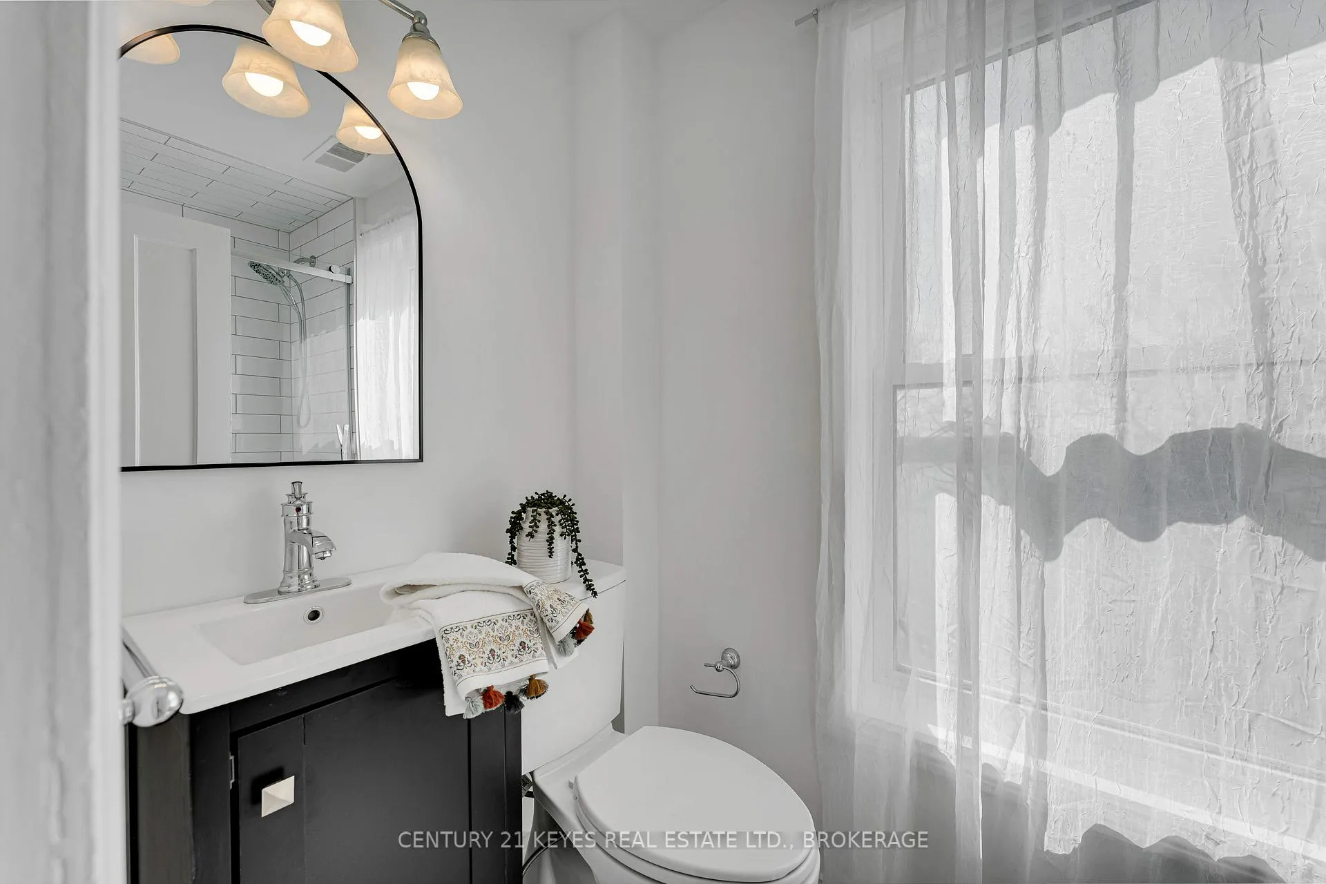 Photo 42 of 13 Windsor Drive E, Gananoque — HOMEH