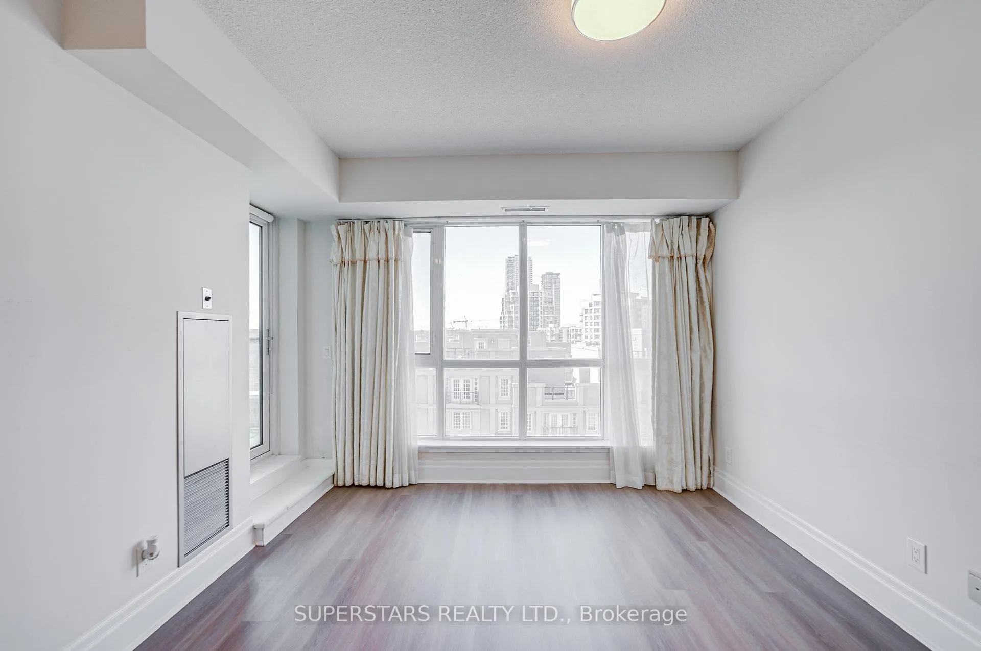 Photo 11 of Unit 502C, 39 Upper Duke Crescent, Markham, Unionville — HOMEH
