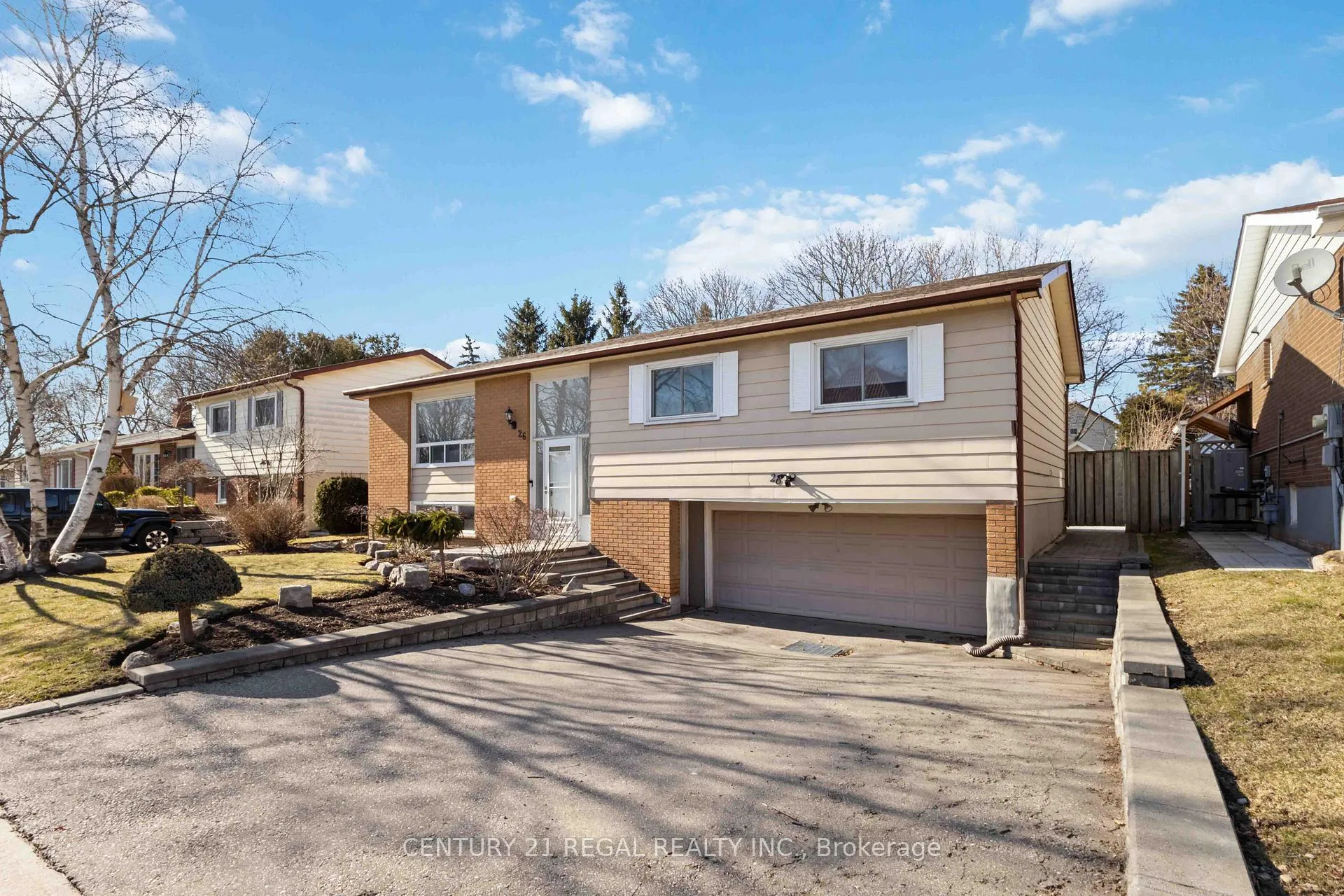 Photo 2 of 26 Sir Bedevere Place, Markham, Markham Village — HOMEH