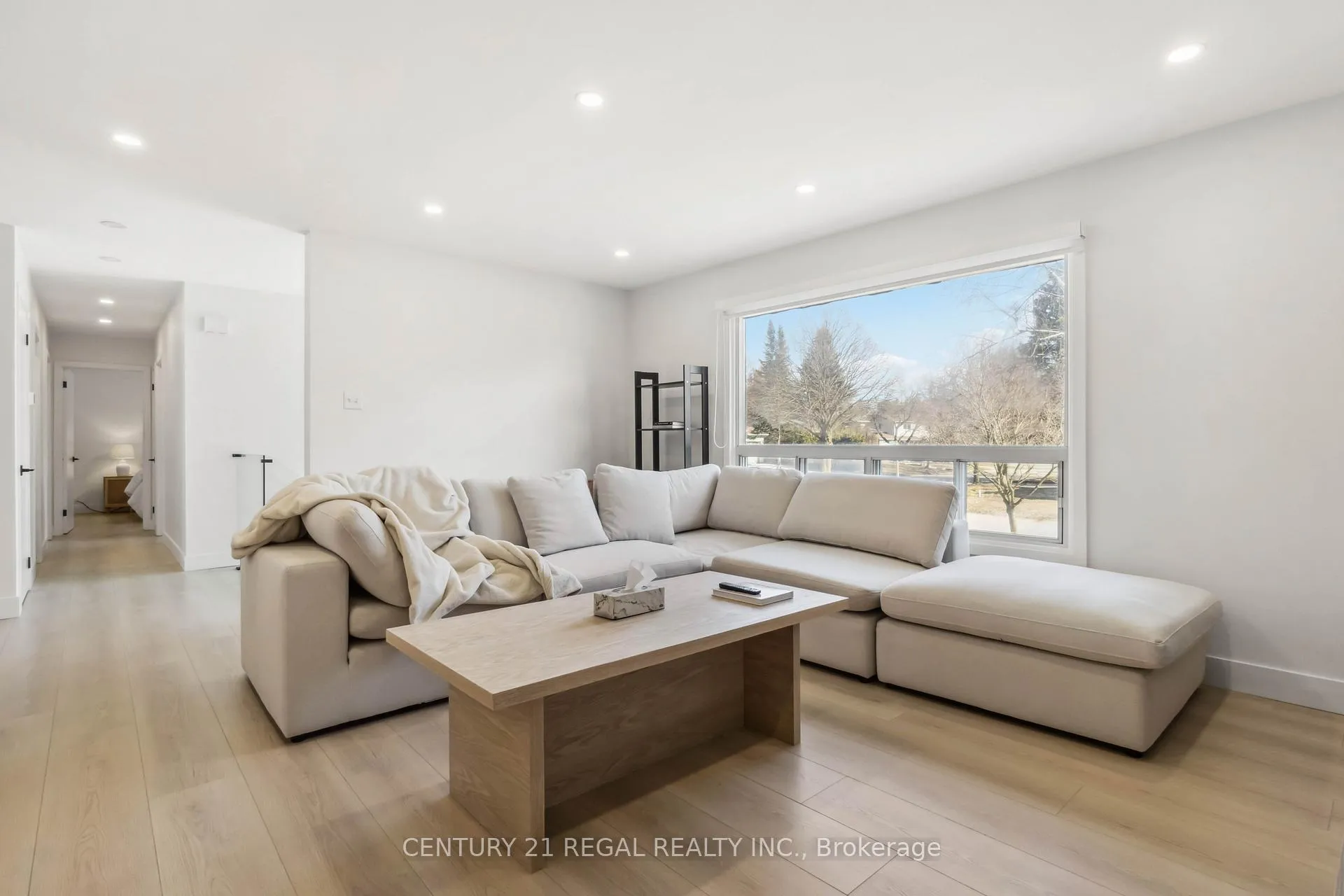 Photo 4 of 26 Sir Bedevere Place, Markham, Markham Village — HOMEH