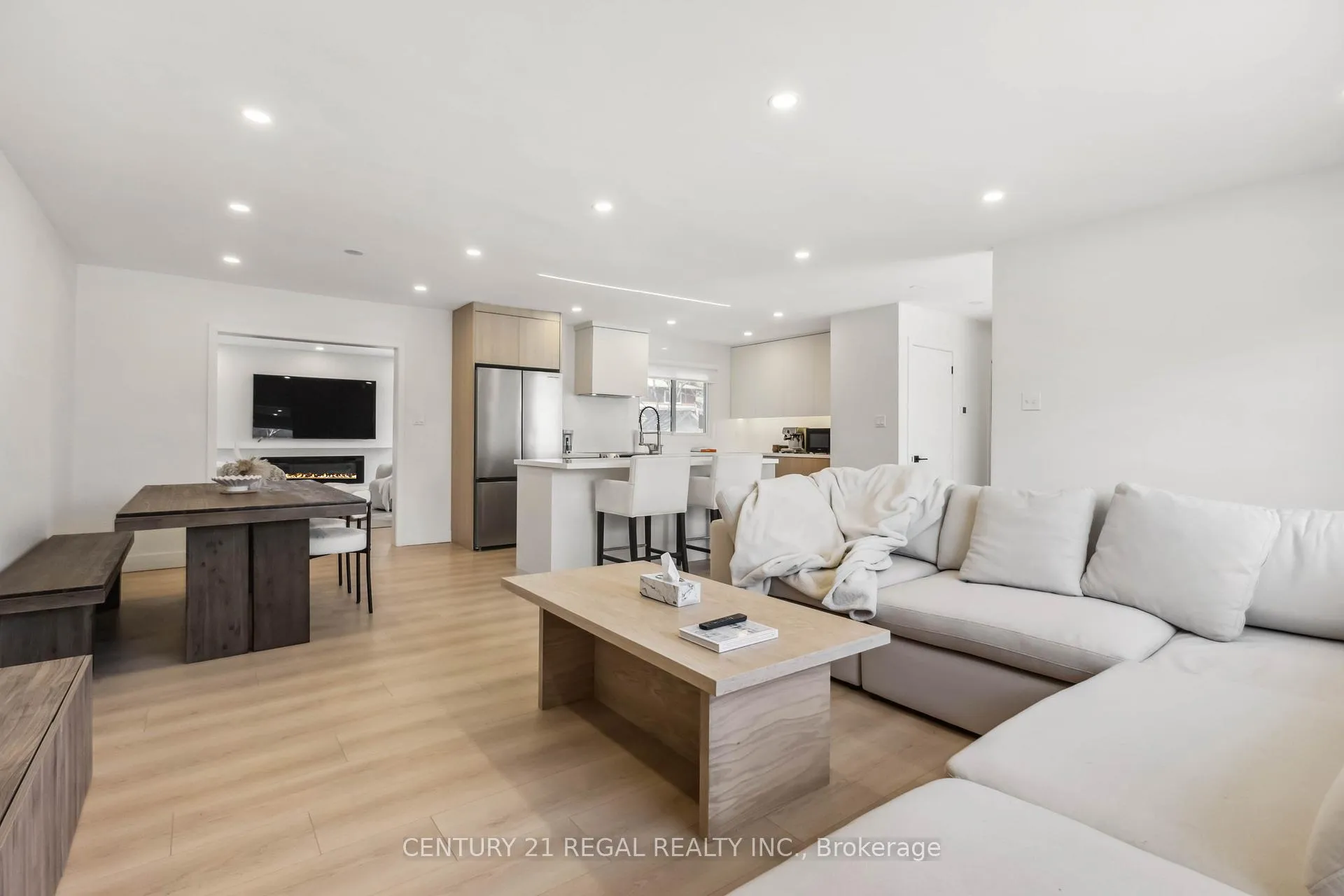Photo 5 of 26 Sir Bedevere Place, Markham, Markham Village — HOMEH