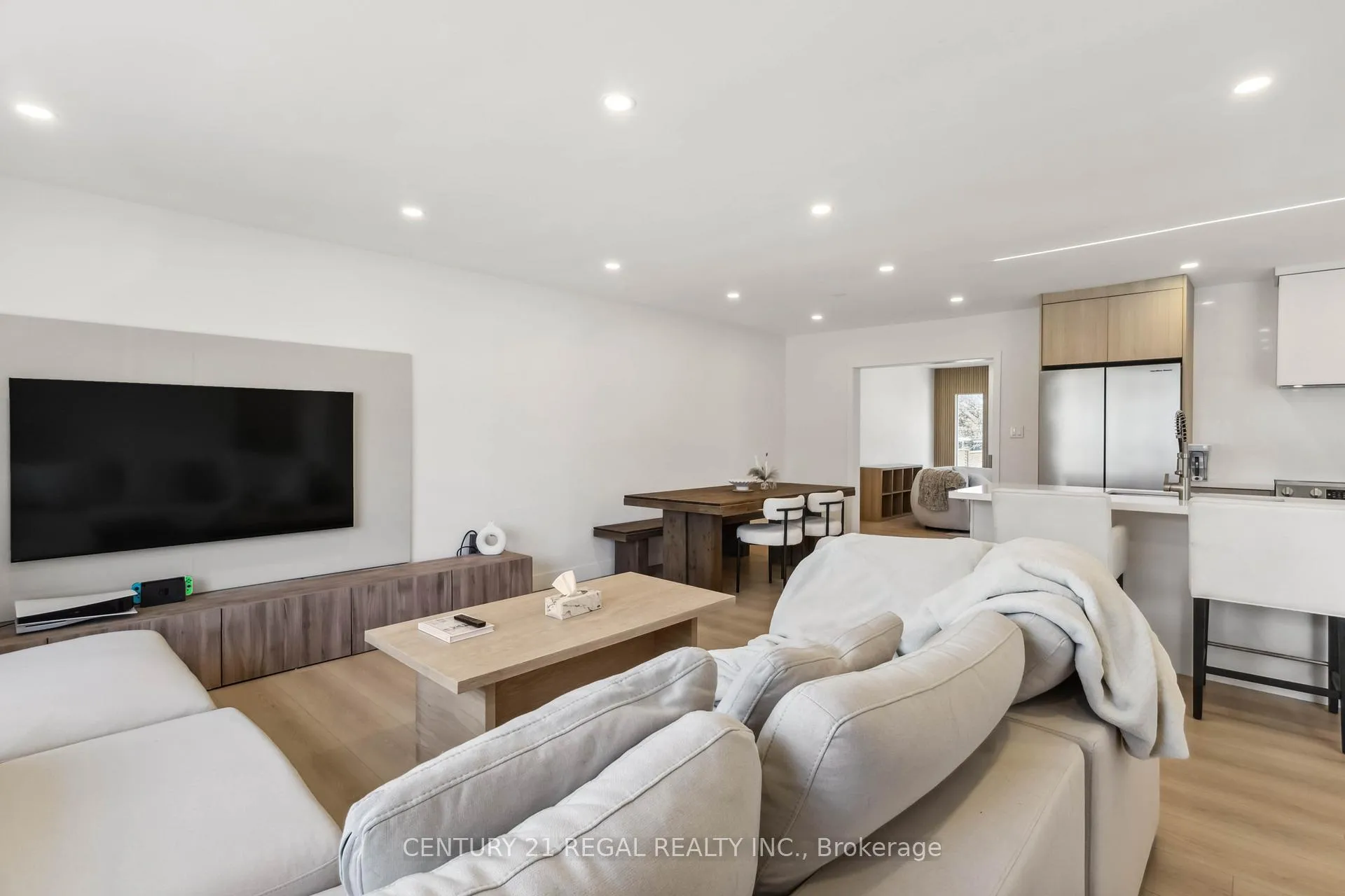 Photo 6 of 26 Sir Bedevere Place, Markham, Markham Village — HOMEH