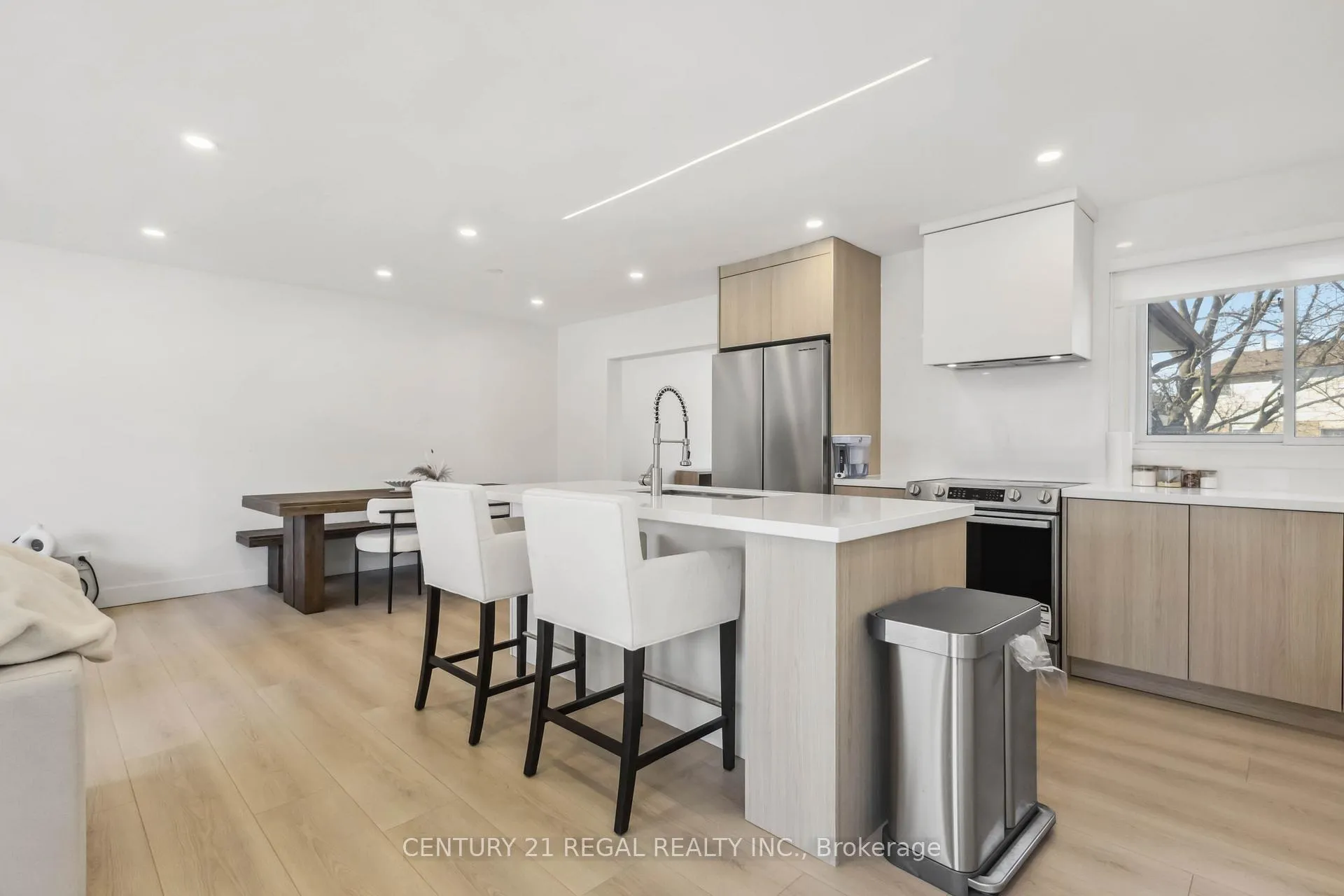 Photo 7 of 26 Sir Bedevere Place, Markham, Markham Village — HOMEH