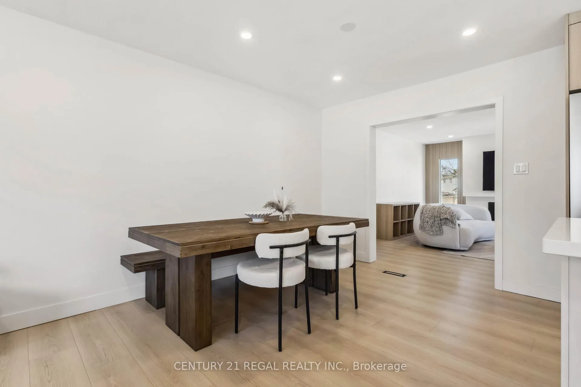 Photo 8 of 26 Sir Bedevere Place, Markham, Markham Village — HOMEH