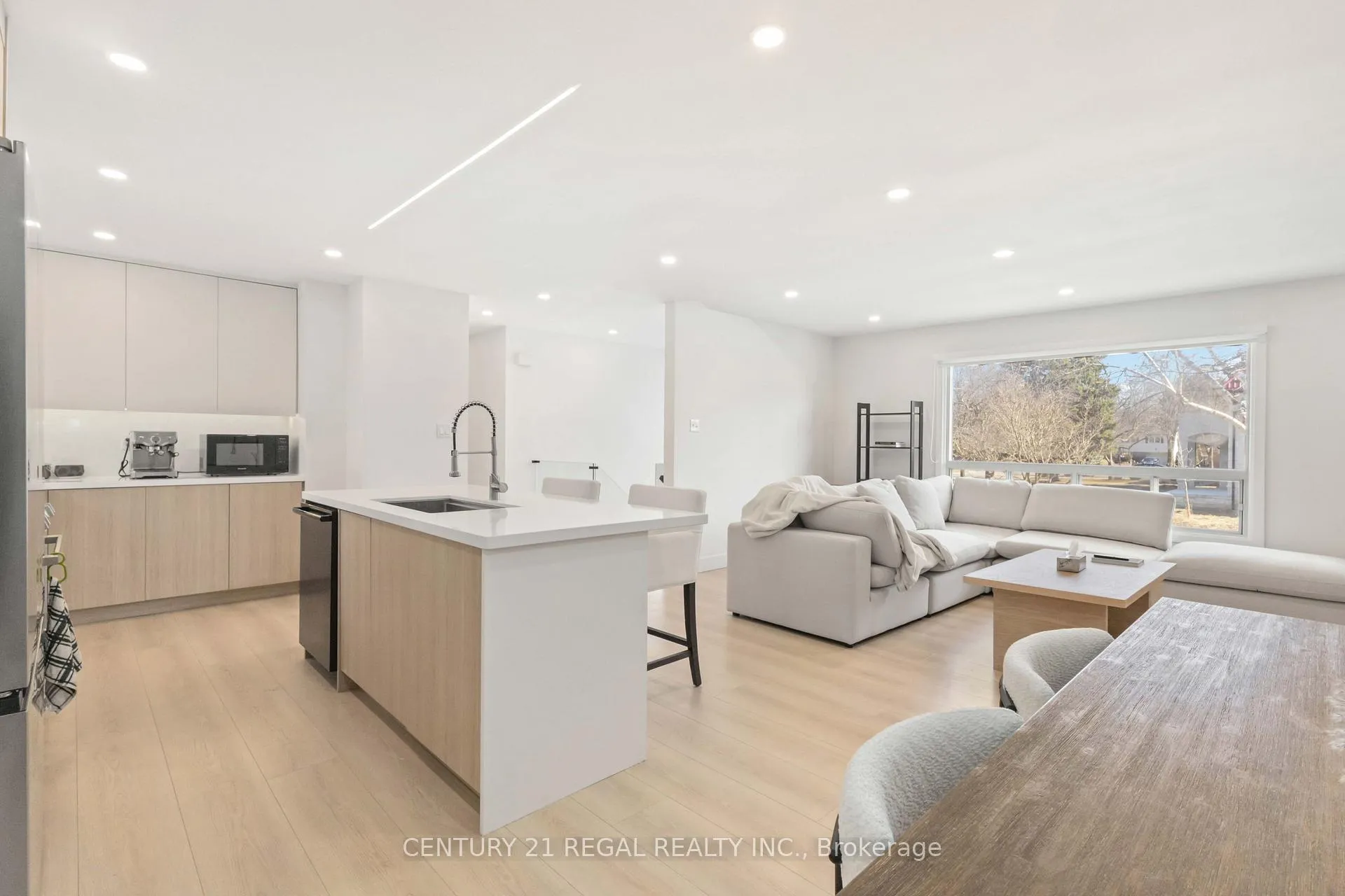 Photo 11 of 26 Sir Bedevere Place, Markham, Markham Village — HOMEH