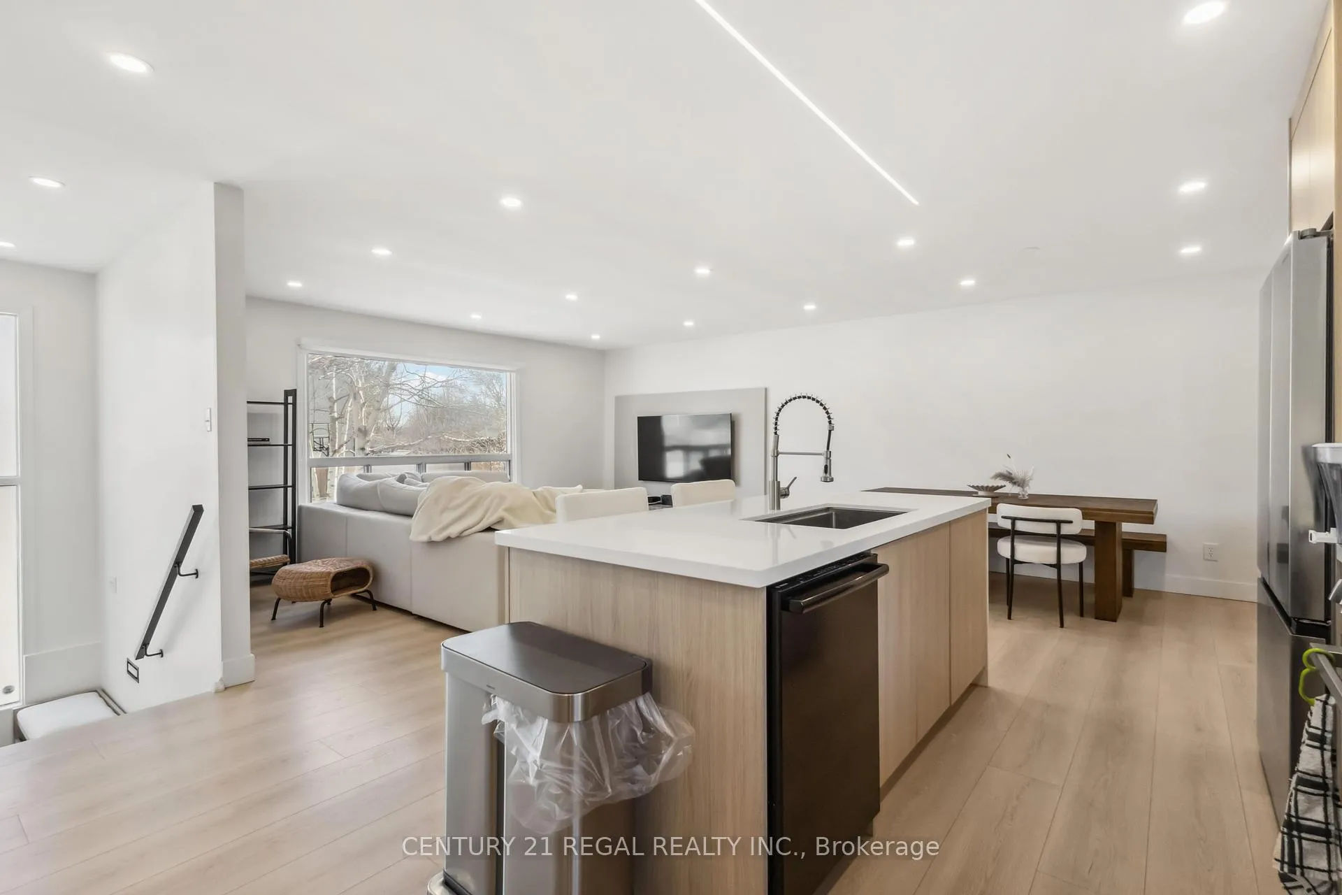 Photo 12 of 26 Sir Bedevere Place, Markham, Markham Village — HOMEH