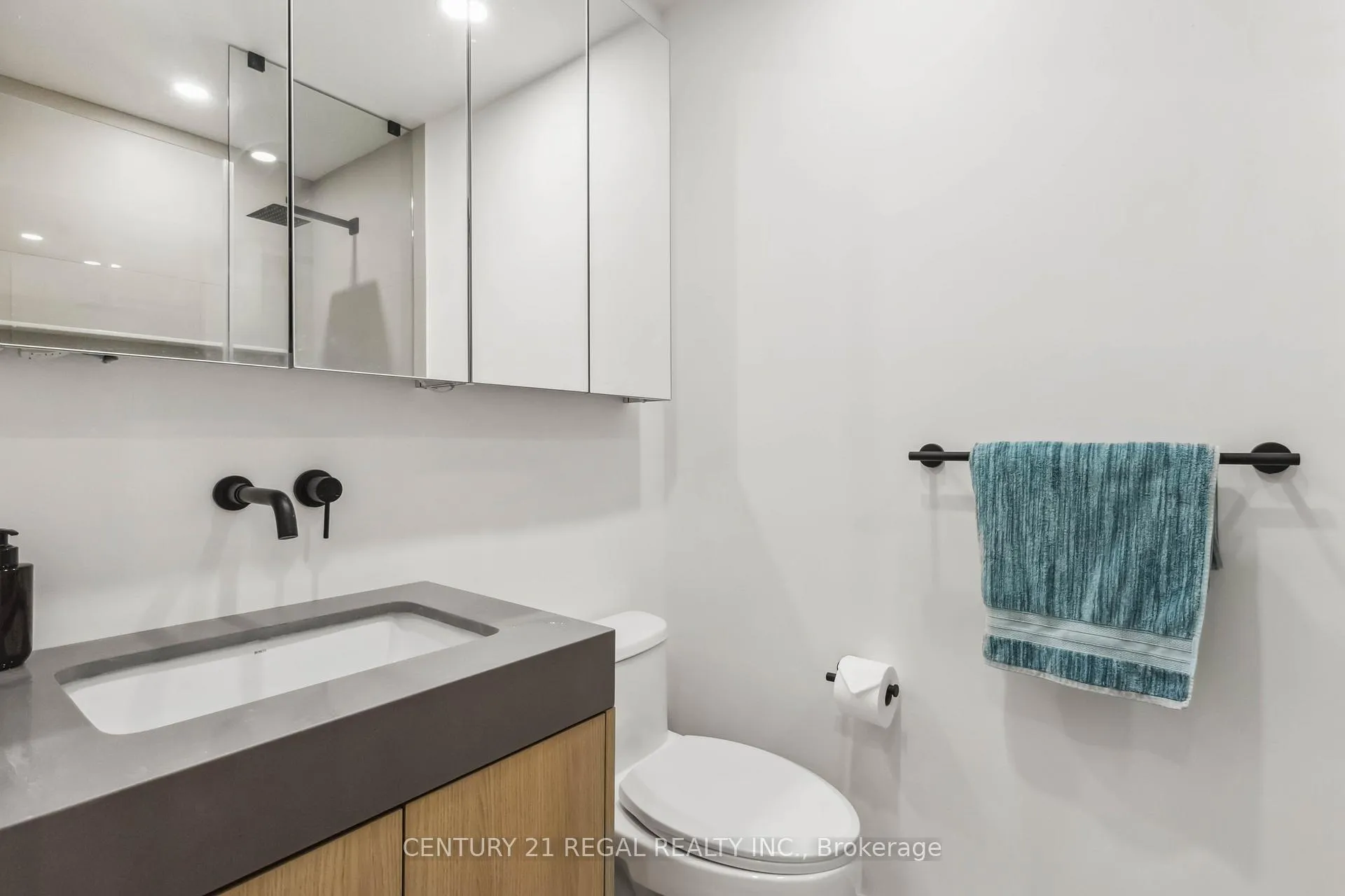 Photo 17 of 26 Sir Bedevere Place, Markham, Markham Village — HOMEH