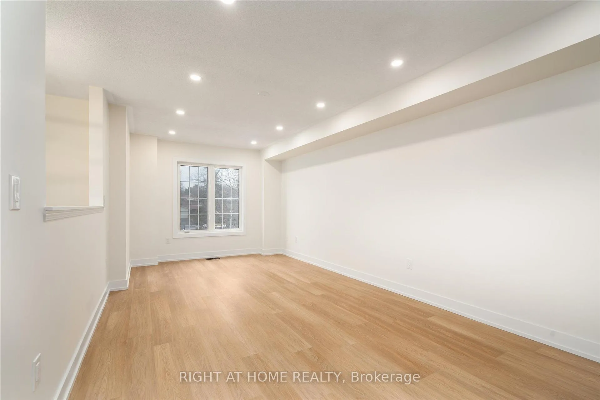 Photo 7 of Unit 36, 735 Sheppard Avenue W, Pickering, Woodlands — HOMEH