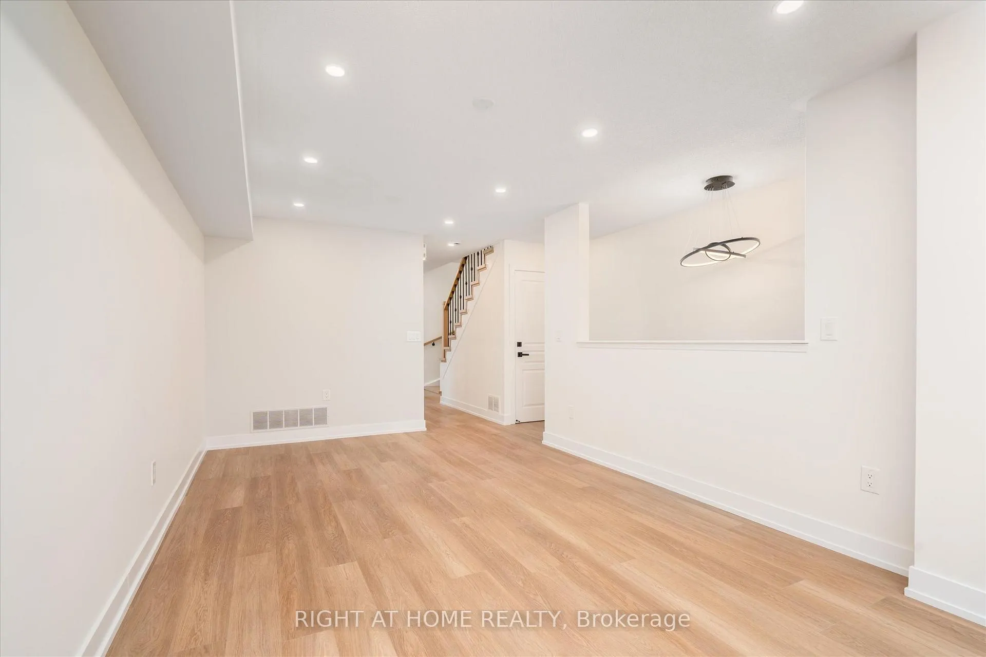 Photo 8 of Unit 36, 735 Sheppard Avenue W, Pickering, Woodlands — HOMEH