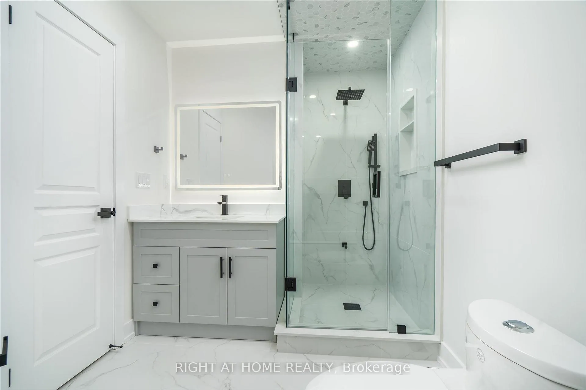 Photo 11 of Unit 36, 735 Sheppard Avenue W, Pickering, Woodlands — HOMEH