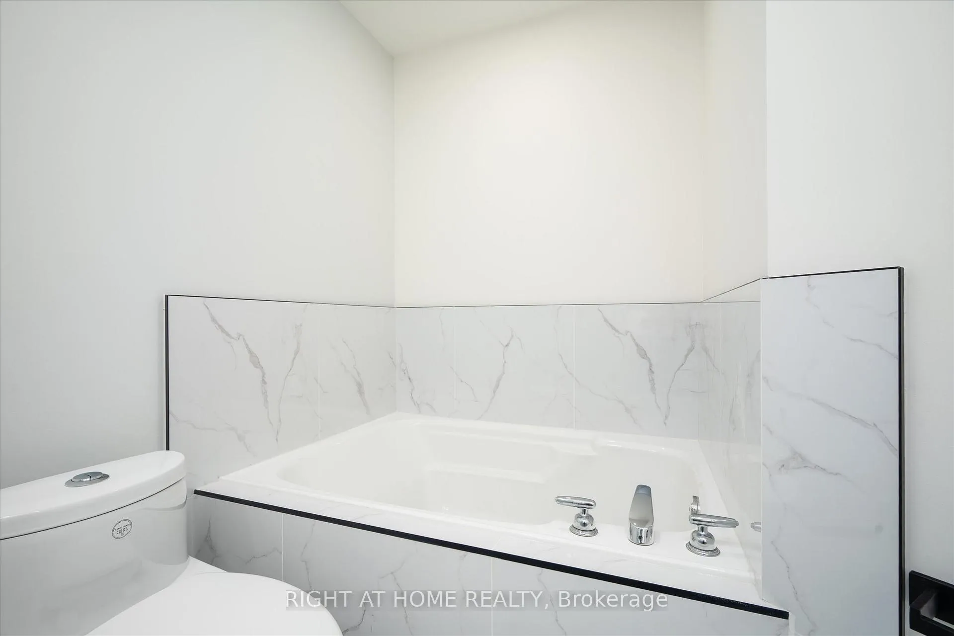 Photo 12 of Unit 36, 735 Sheppard Avenue W, Pickering, Woodlands — HOMEH