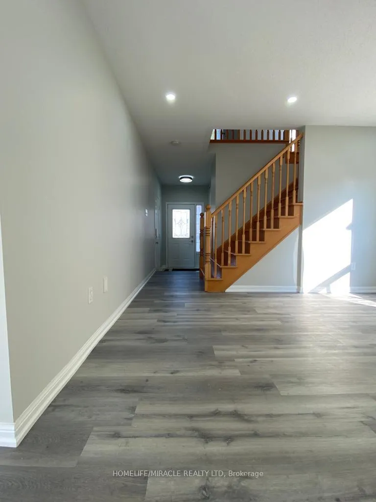 Photo 2 of 28 Tawnie Crescent, Brampton, Credit Valley — HOMEH