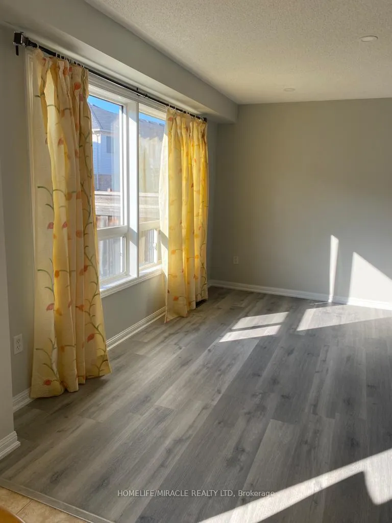 Photo 12 of 28 Tawnie Crescent, Brampton, Credit Valley — HOMEH