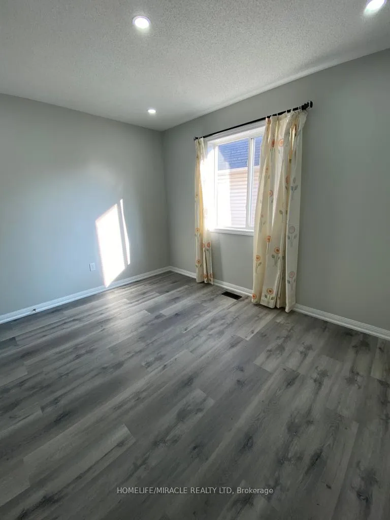 Photo 15 of 28 Tawnie Crescent, Brampton, Credit Valley — HOMEH
