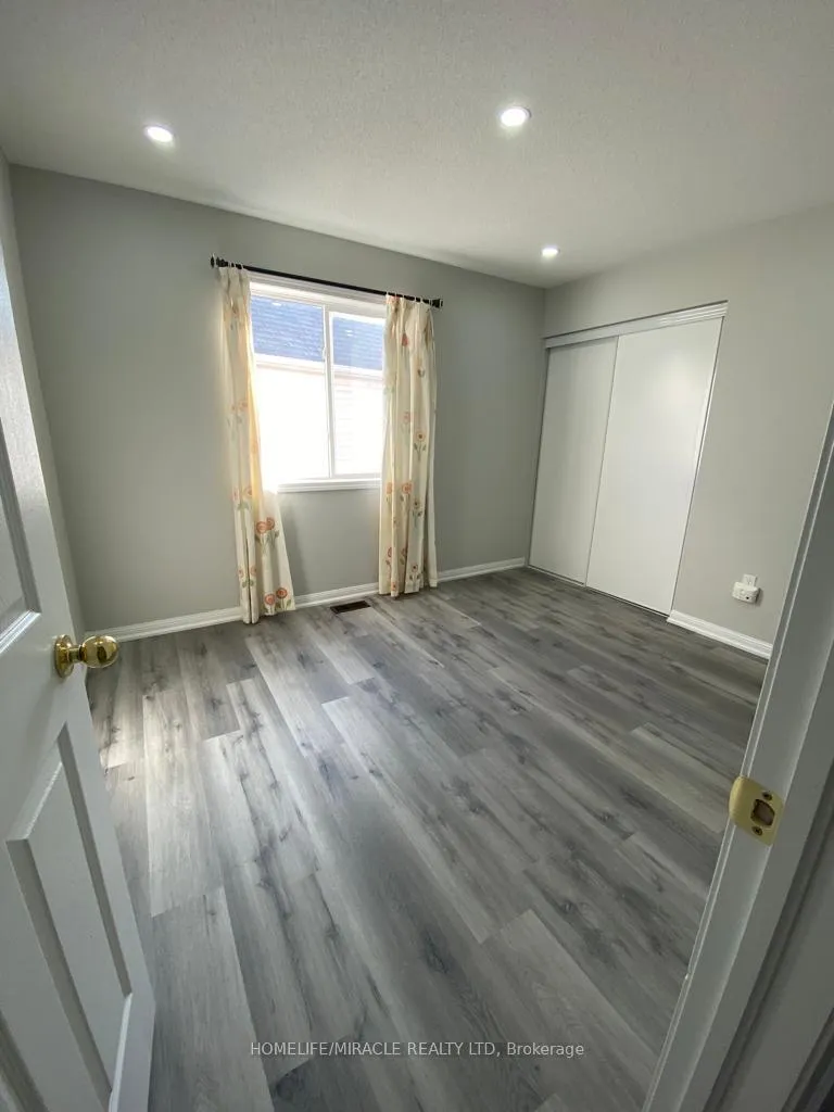 Photo 16 of 28 Tawnie Crescent, Brampton, Credit Valley — HOMEH