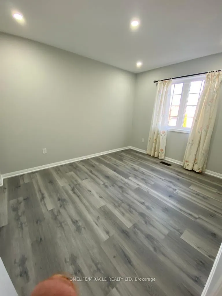 Photo 19 of 28 Tawnie Crescent, Brampton, Credit Valley — HOMEH
