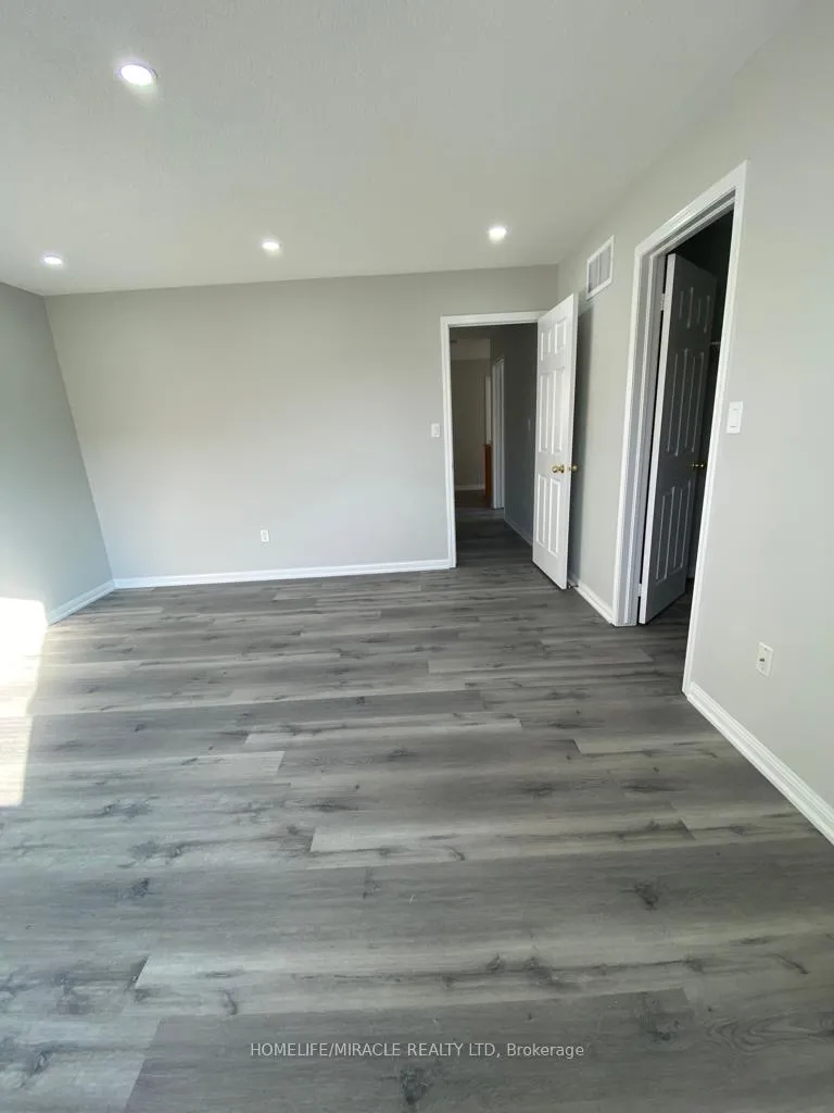 Photo 22 of 28 Tawnie Crescent, Brampton, Credit Valley — HOMEH