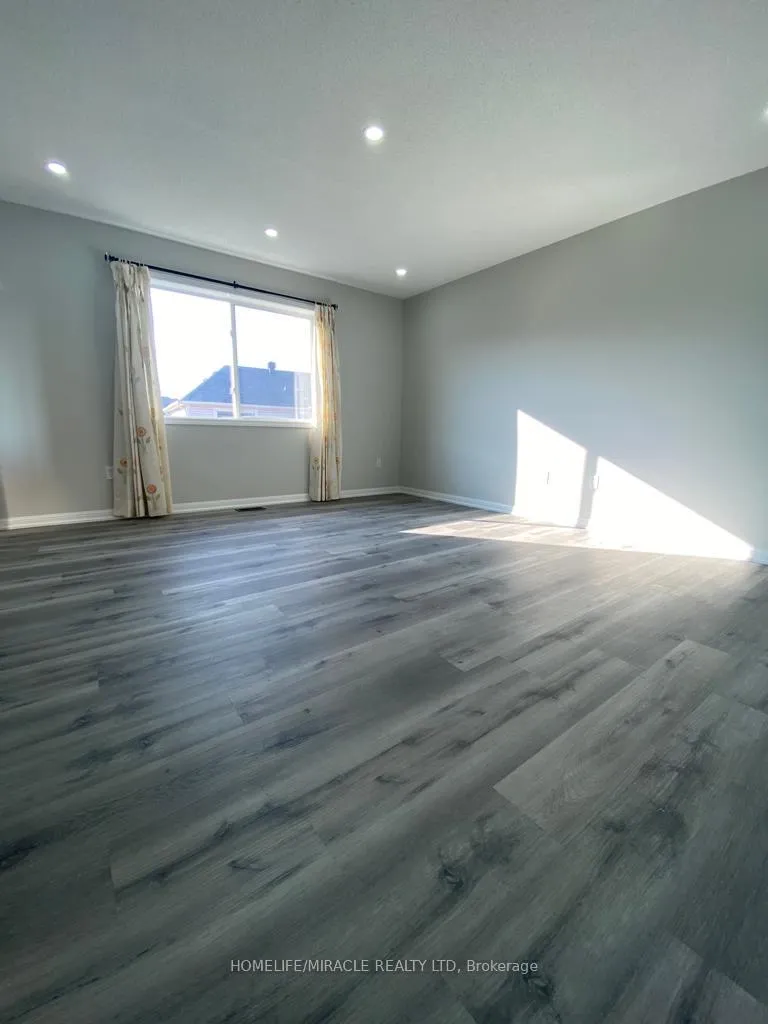 Photo 23 of 28 Tawnie Crescent, Brampton, Credit Valley — HOMEH