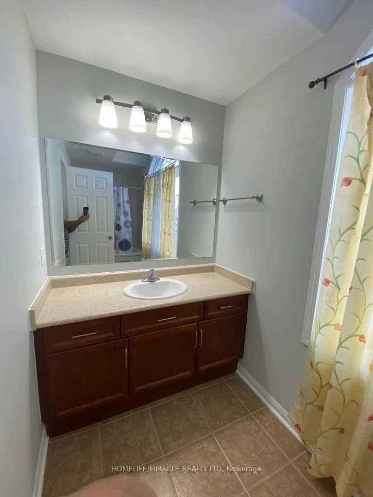 Photo 29 of 28 Tawnie Crescent, Brampton, Credit Valley — HOMEH