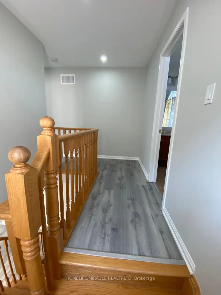 Photo 30 of 28 Tawnie Crescent, Brampton, Credit Valley — HOMEH