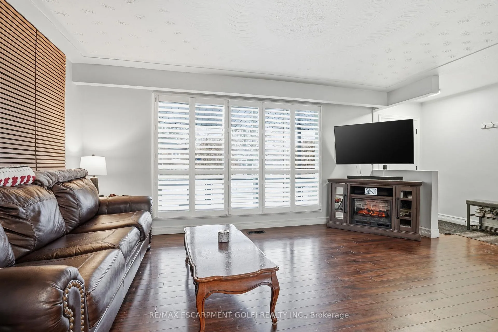Photo 5 of 20 Amber Street, Brantford — HOMEH