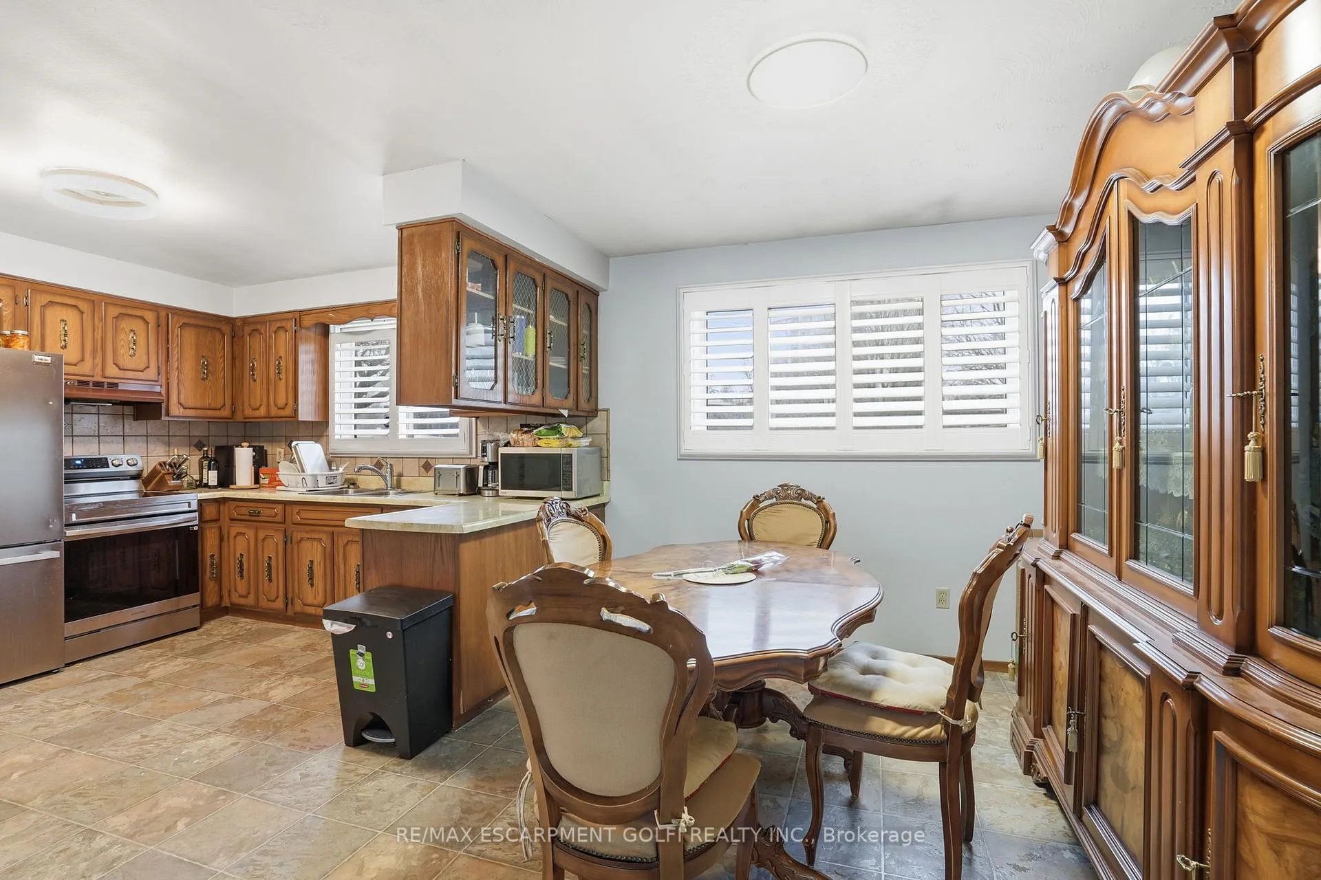 Photo 6 of 20 Amber Street, Brantford — HOMEH