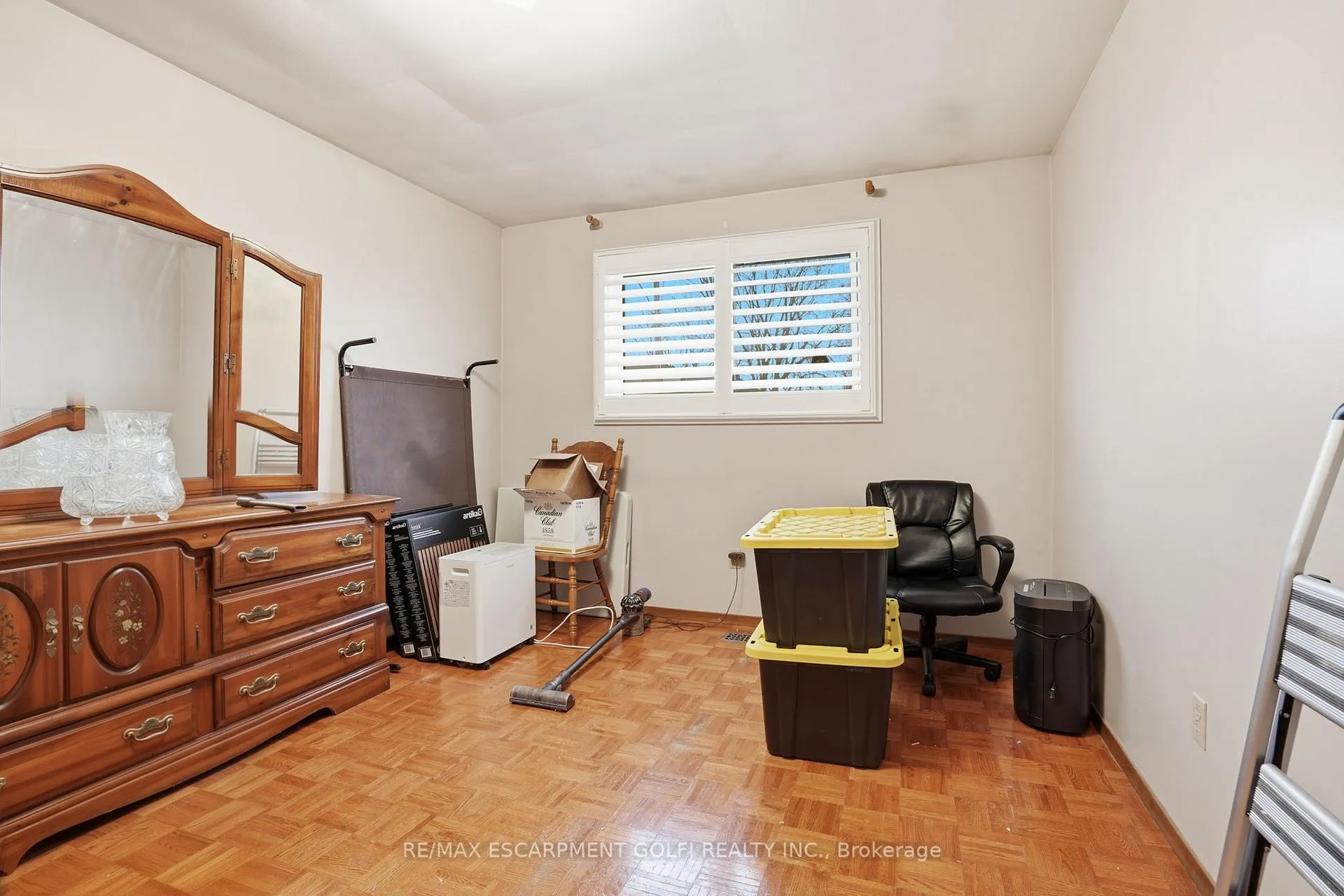 Photo 11 of 20 Amber Street, Brantford — HOMEH