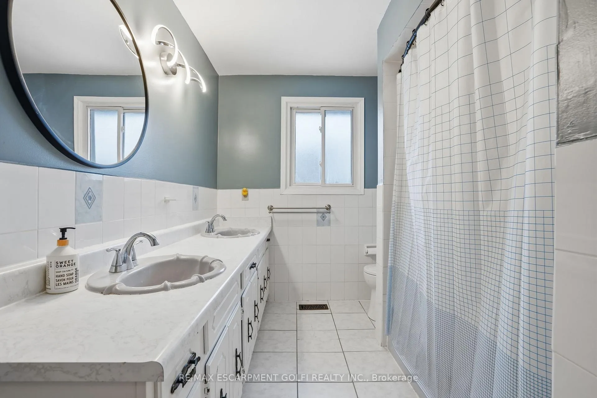 Photo 17 of 20 Amber Street, Brantford — HOMEH