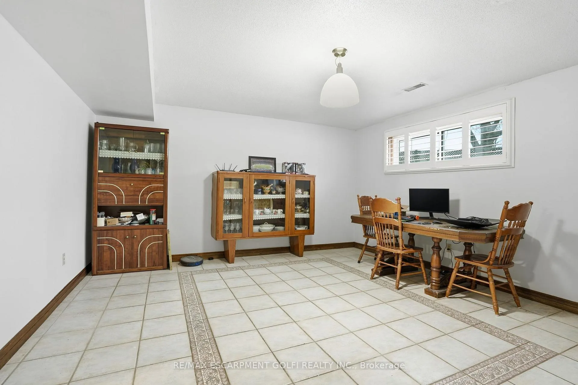 Photo 18 of 20 Amber Street, Brantford — HOMEH