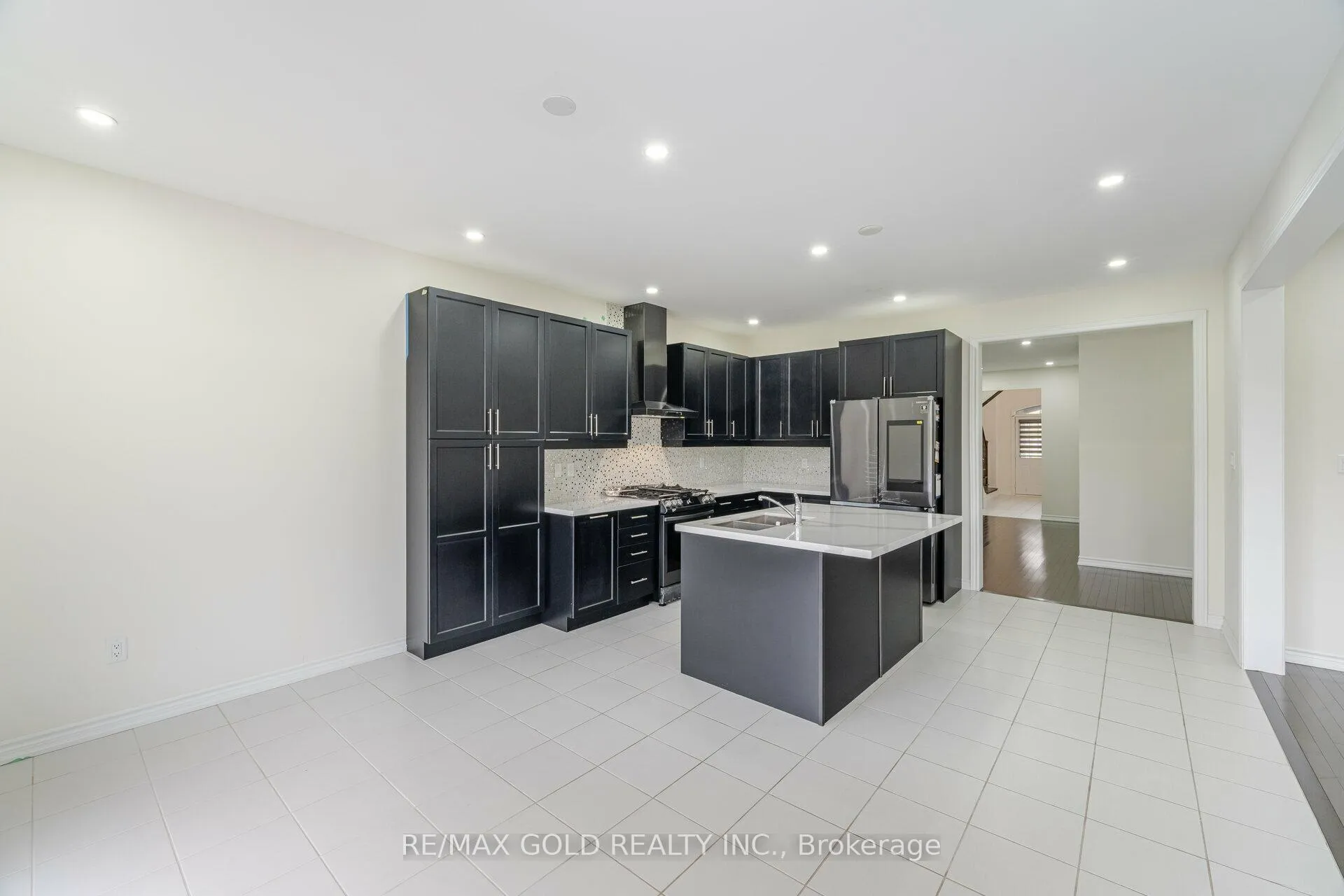 Photo 10 of 63 Hawtrey Road, Brampton, Northwest Brampton — HOMEH