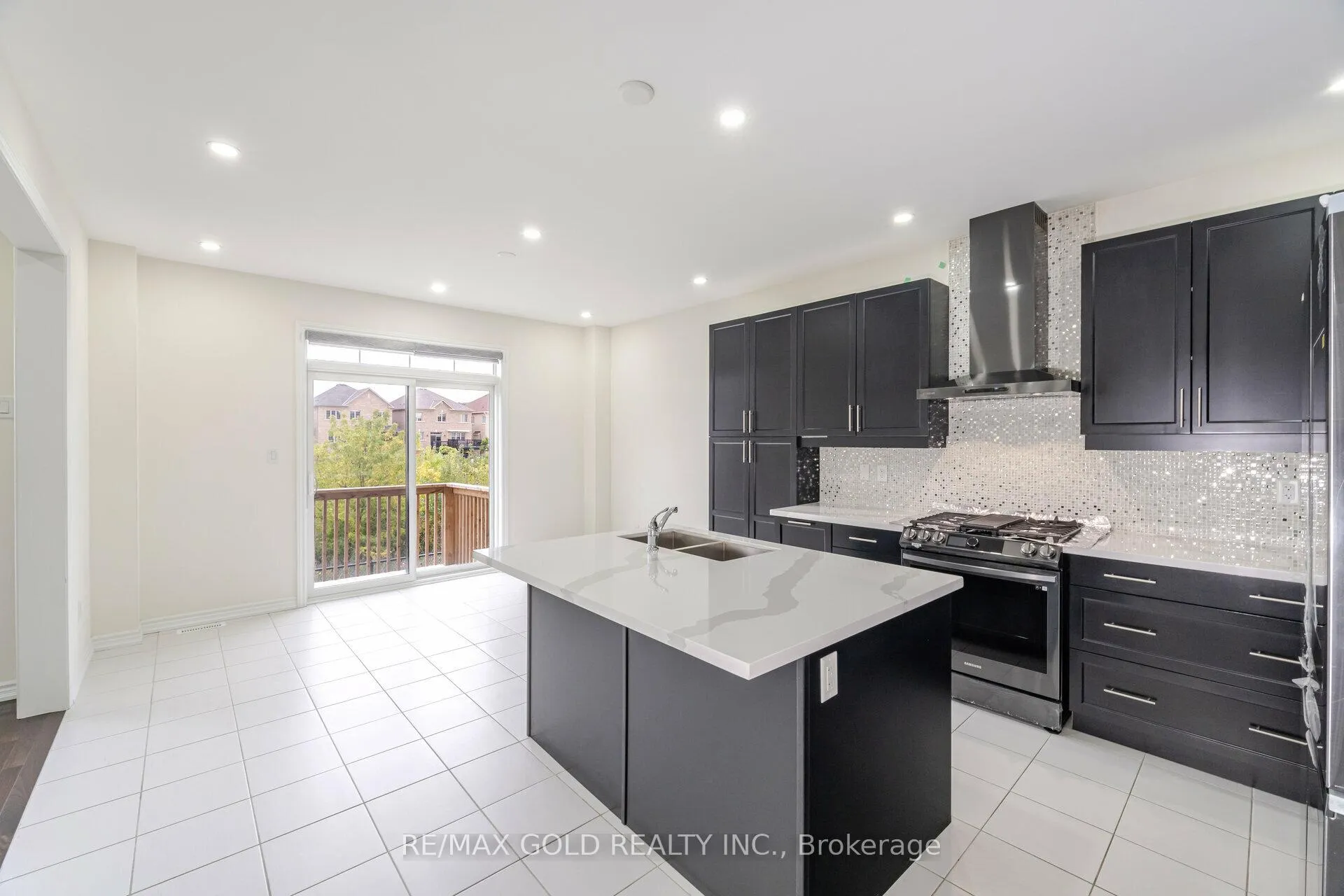 Photo 11 of 63 Hawtrey Road, Brampton, Northwest Brampton — HOMEH