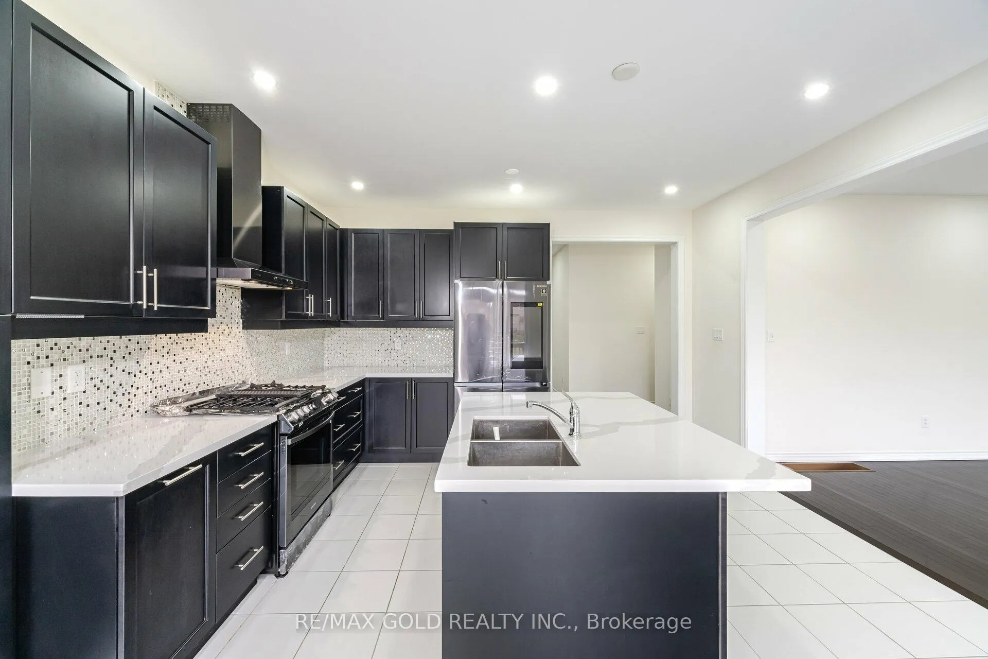 Photo 13 of 63 Hawtrey Road, Brampton, Northwest Brampton — HOMEH