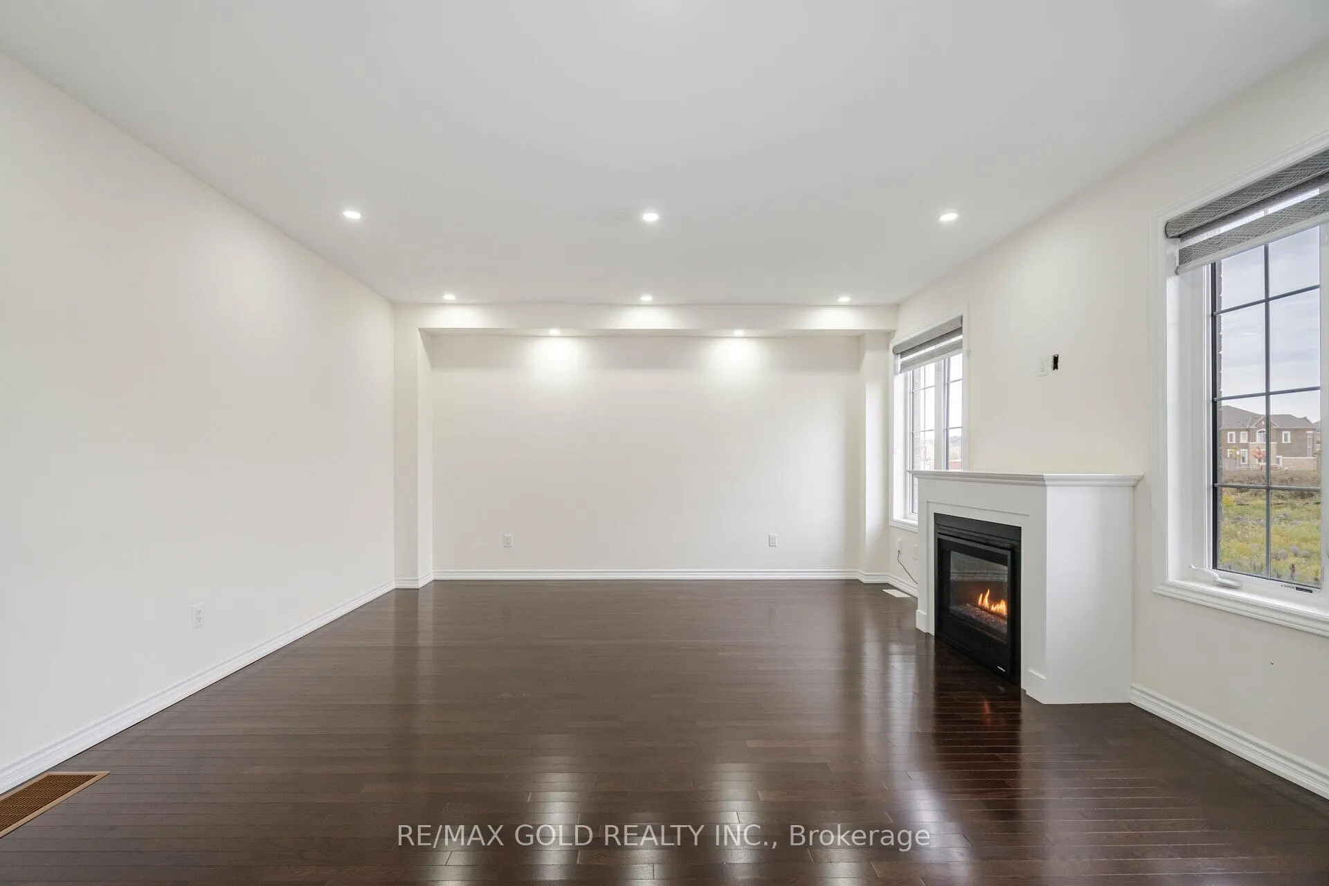Photo 16 of 63 Hawtrey Road, Brampton, Northwest Brampton — HOMEH