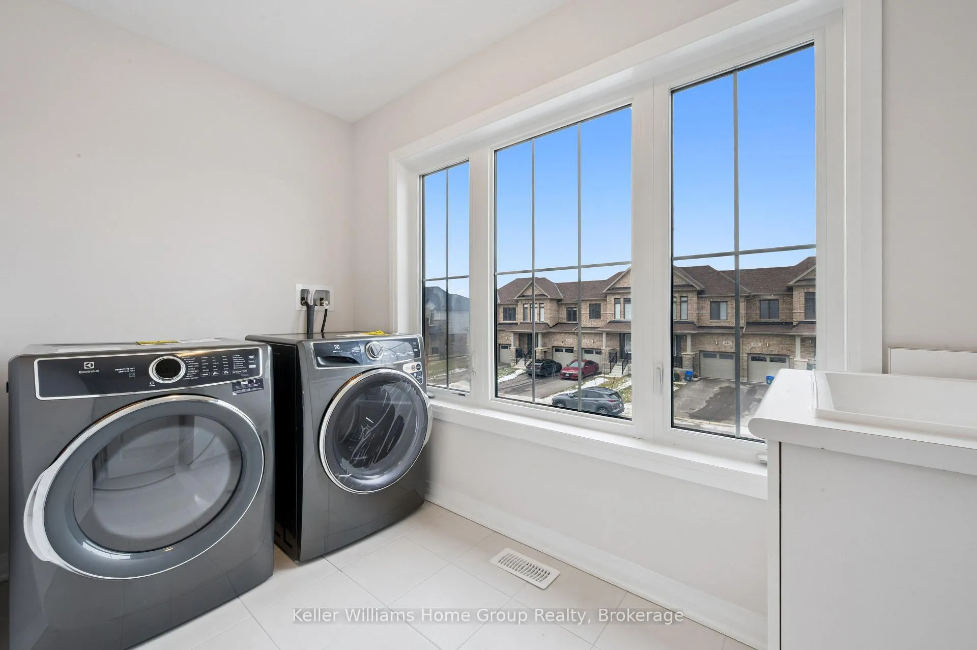 Photo 36 of 445 Robert Woolner Street, North Dumfries — HOMEH